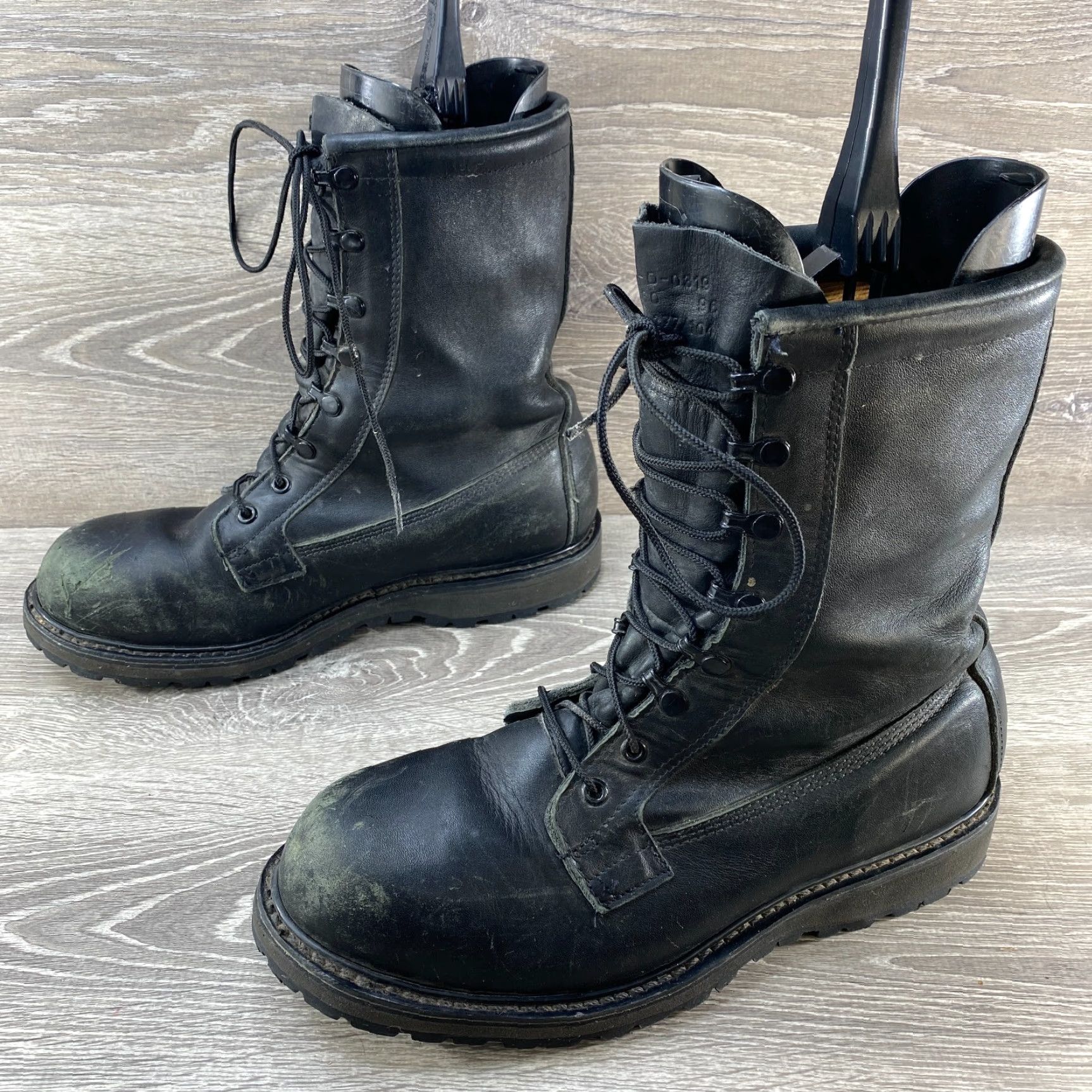 Vintage Bates Men's 9.5 W Black Leather Gore-Tex Military Combat Boots Vibram Sole Boots Military Gore-Tex Vibram Sole Black Leather Bates 11460 9.5 W Mens Size US 10 / EU 43 - 5 Thumbnail