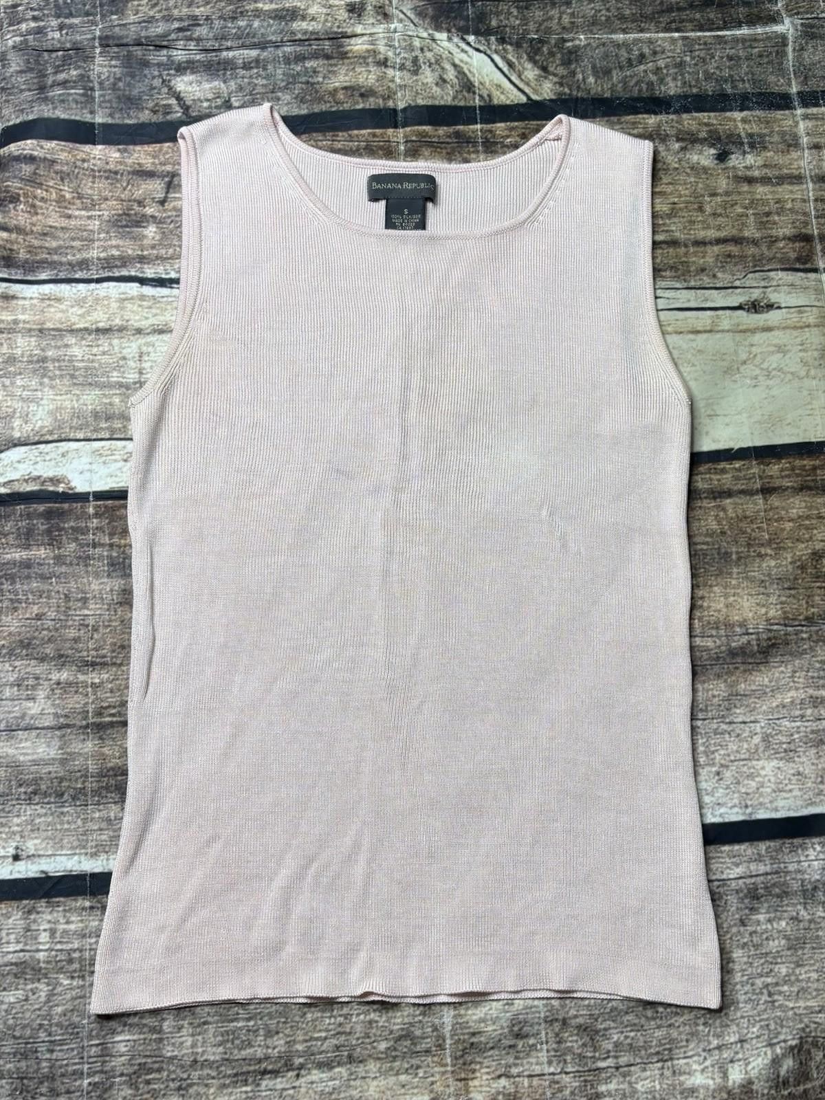 Banana Republic Y2K 2000 Banana Republic Tank Top Women Small Silk Knit Pink Size S / US 4 / IT 40 - 1 Thumbnail