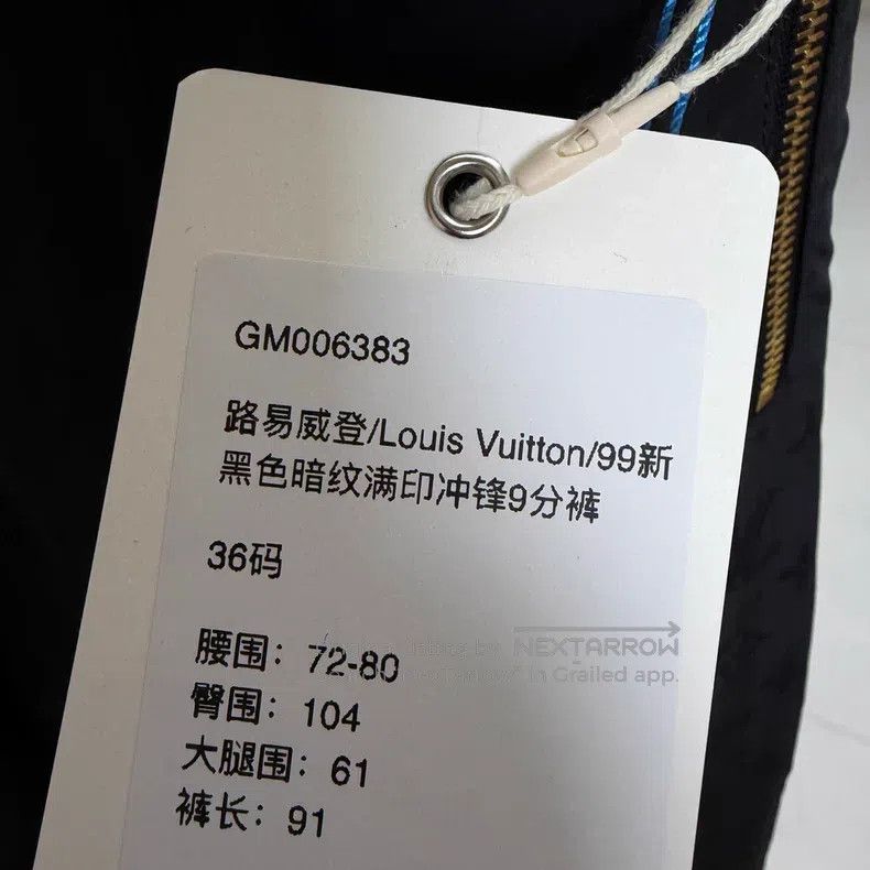 Louis Vuitton Louis Vuitton Black dark-print full-print assault cropped Size US 36 / EU 52 - 7 Thumbnail