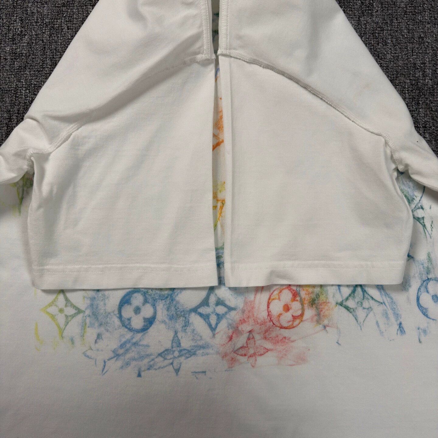 Louis Vuitton Louis Vuitton Crayon All Over Print White T-shirt XL Size US XL / EU 56 / 4 - 6 Thumbnail