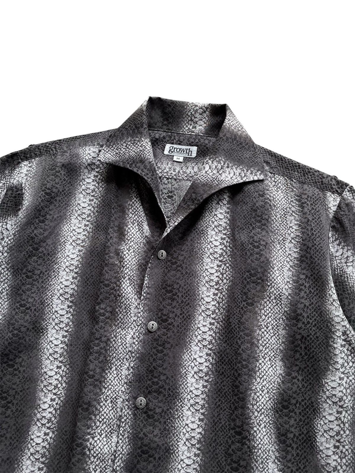 In The Attic In the attic growth snake print shirt punk style Size US M / EU 48-50 / 2 - 4 Thumbnail
