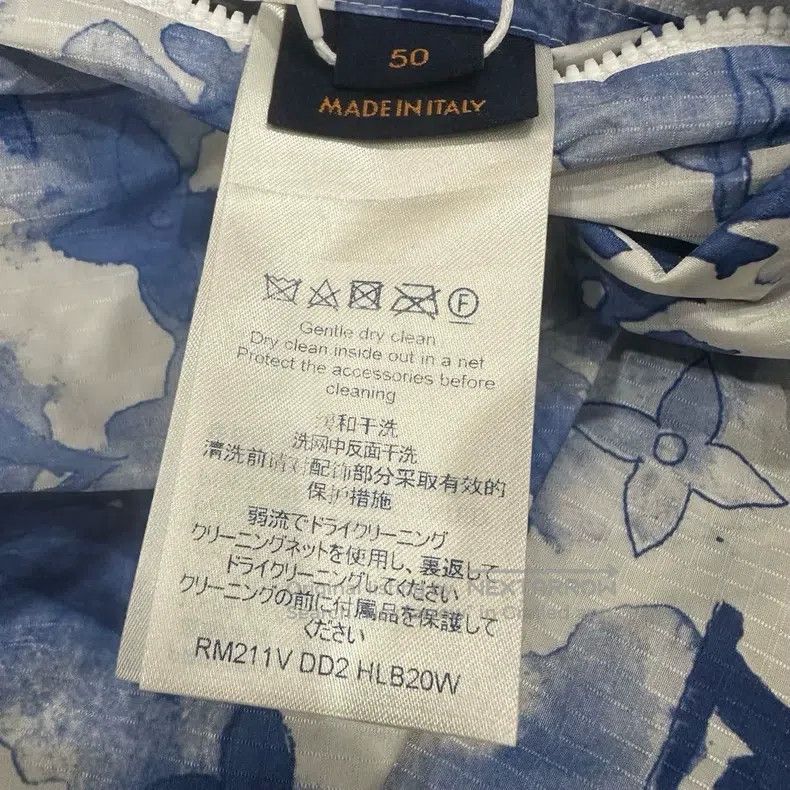 Louis Vuitton Louis Vuitton Blue and white ink full logo slanting zipper Size US M / EU 48-50 / 2 - 4 Thumbnail