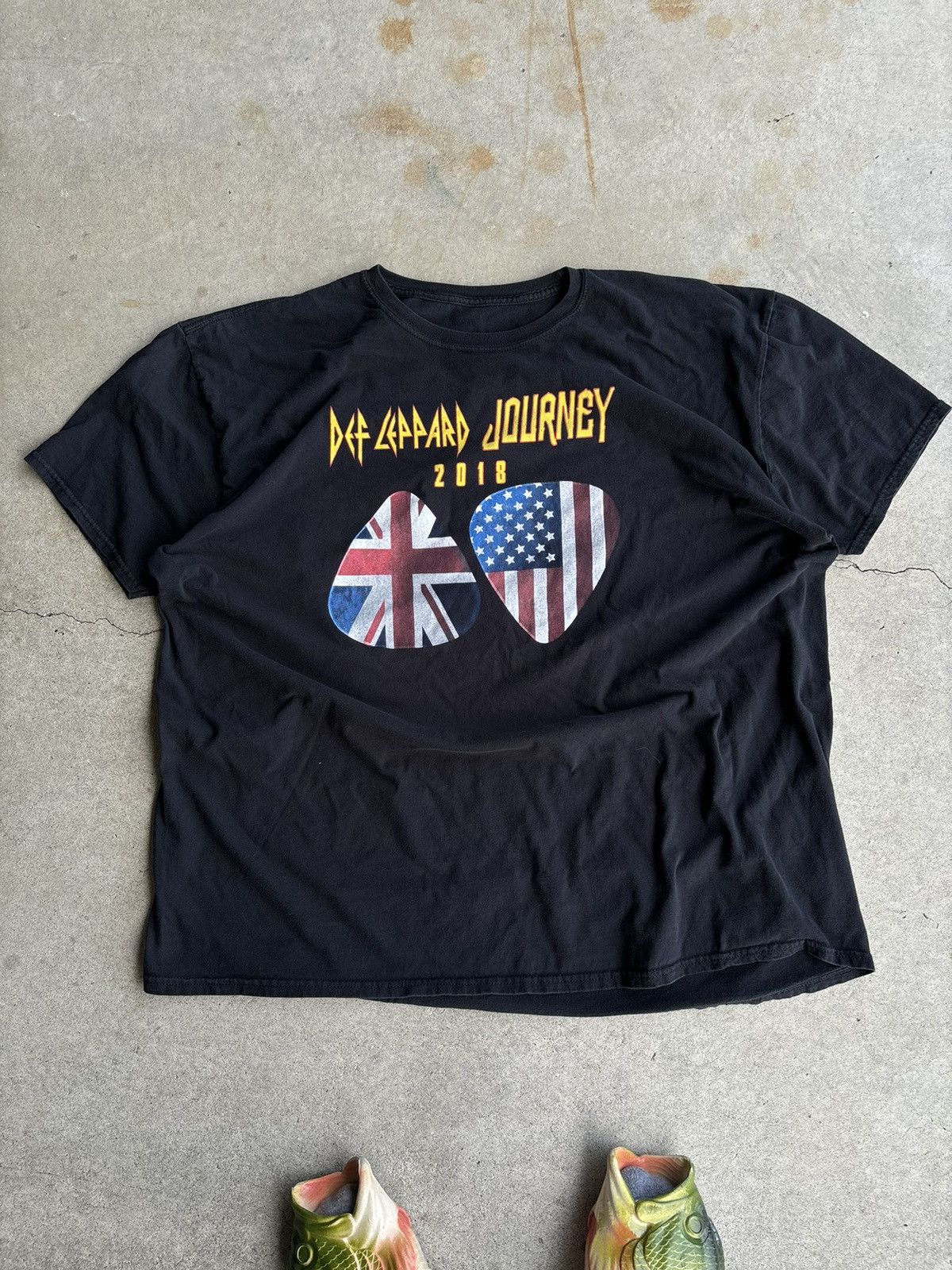 Band Tees × Vintage Crazy Def Leppard Boxy Faded Black 2018 Tour Shirt Size US XXL / EU 58 / 5 - 1 Thumbnail