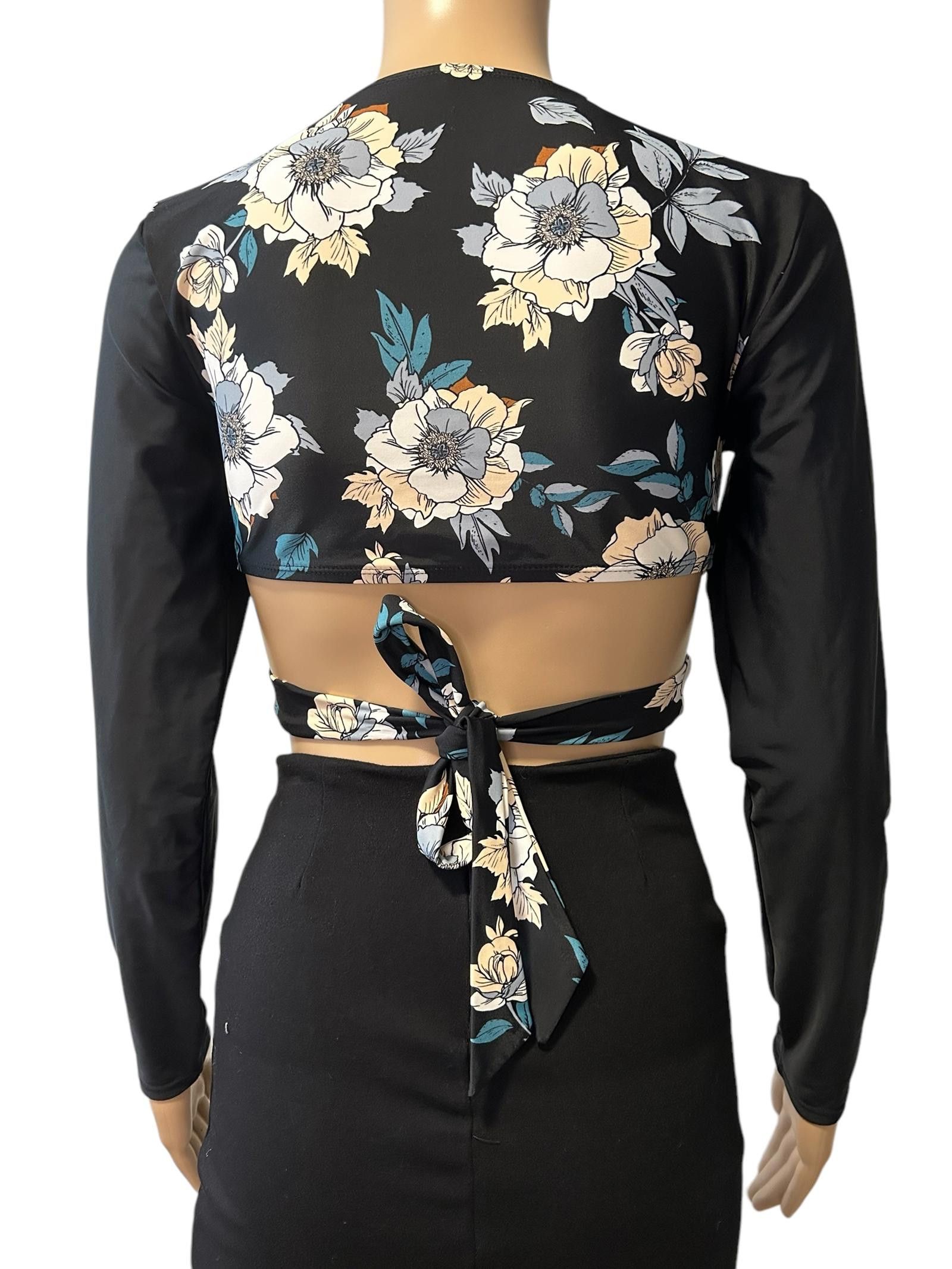 Designer Floral Cut-Out Crop Top Size S / US 4 / IT 40 - 3 Thumbnail