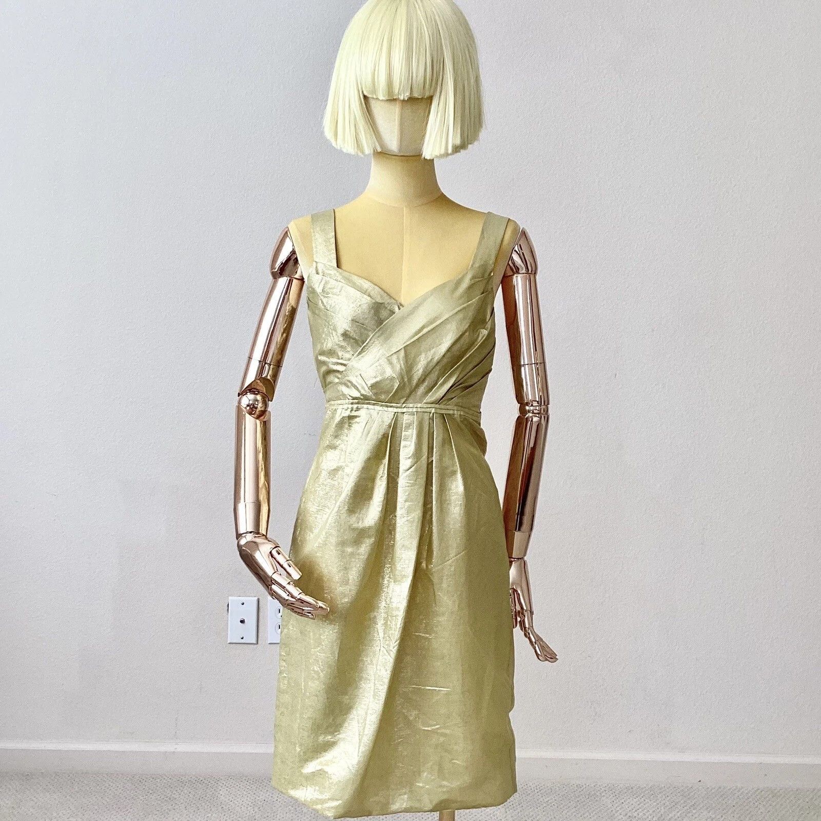 Burberry Burberry London Gold Sleeveless V-Neck Mini DressUS4 Size S / US 4 / IT 40 - 6 Thumbnail