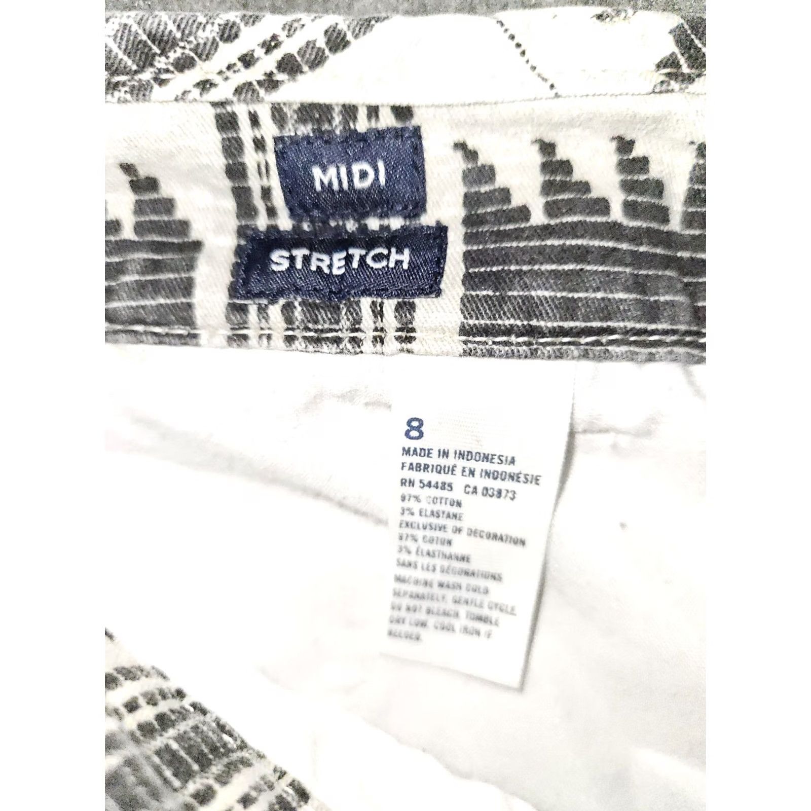 American Eagle Outfitters VINTAGE American Eagle Midi Shorts Women 8 Black Gray Aztec Cuffed Low Rise Slim Stretch Pockets Mens Womens Girls? Size 30" / US 8 / IT 44 - 3 Thumbnail