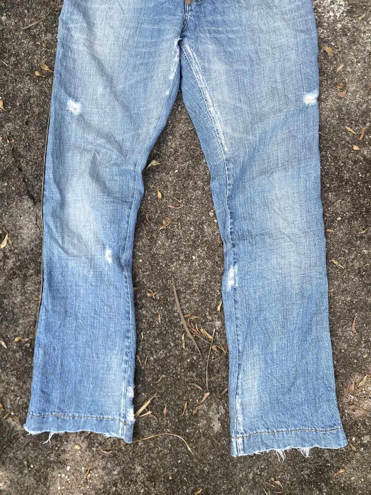Dolce & Gabbana Dolce & Gabbana distressed light wash denim jeans Size US 32 / EU 48 - 4 Thumbnail