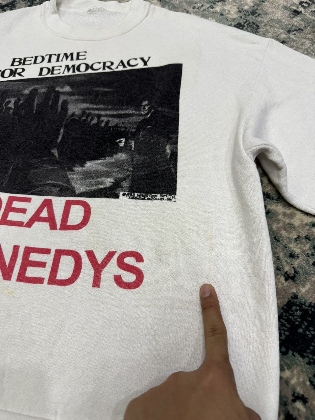 Band Tees VINTAGE 1980s DEAD KENNEDYS SWEATSHIRT Size US L / EU 52-54 / 3 - 8 Thumbnail
