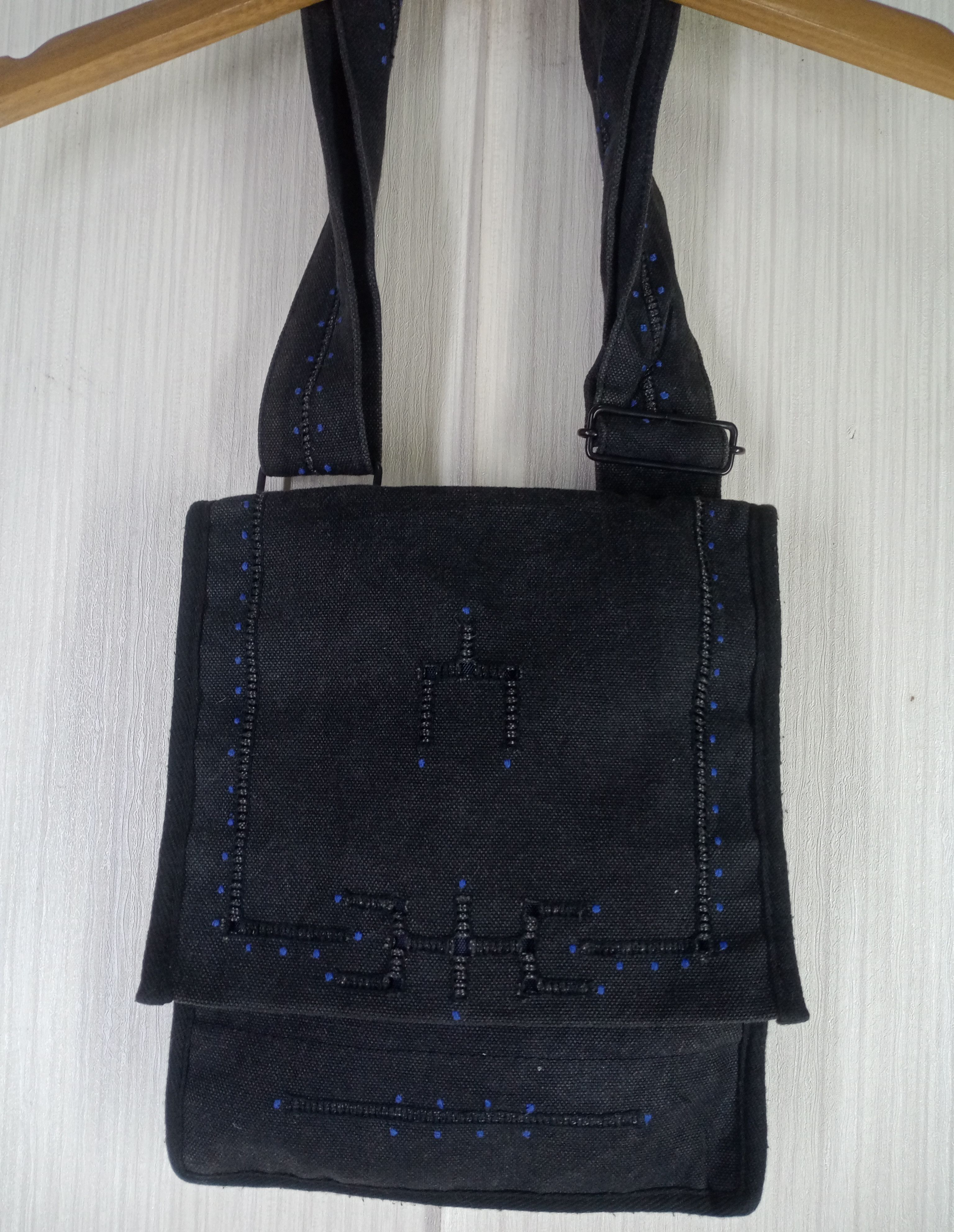 Issey Miyake Vintage Issey Miyake Cross Body Canvas Bag Size ONE SIZE - 4 Thumbnail