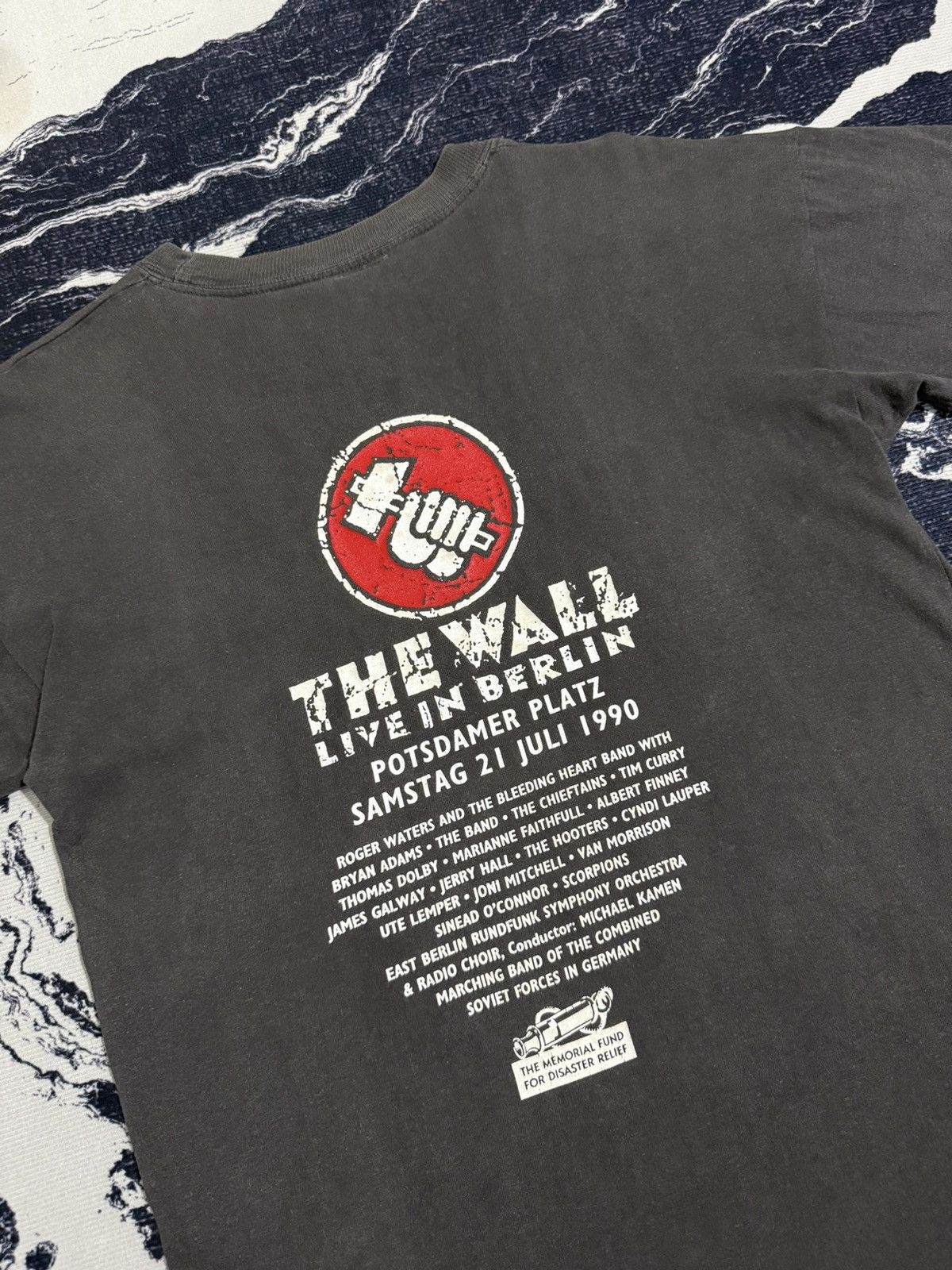 Band Tees Vintage pink floyd the wall live in berlin 90 concert tshirt Size US M / EU 48-50 / 2 - 17 Thumbnail