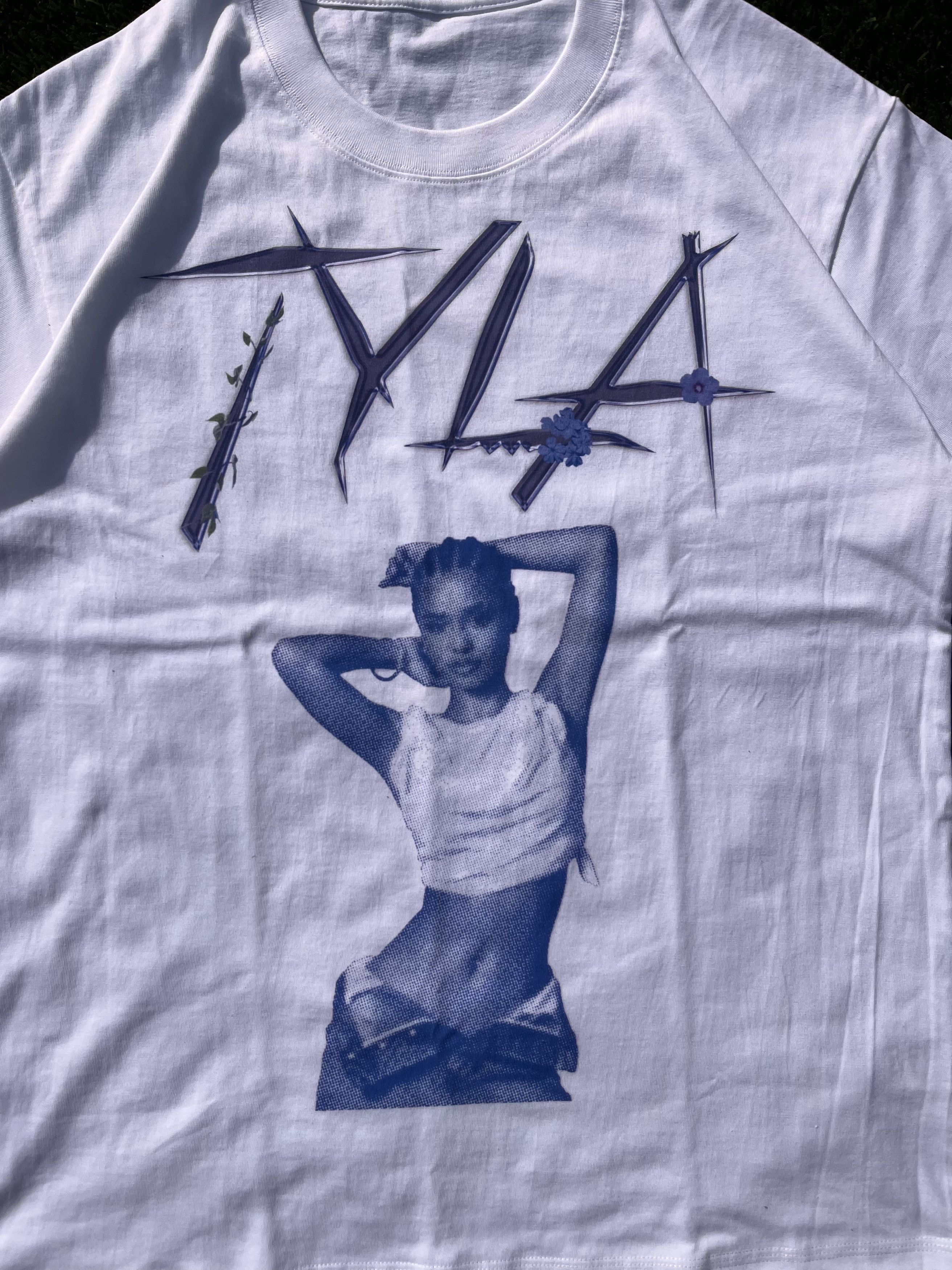 Vintage Tyla Graphic Tee Size M / US 6-8 / IT 42-44 - 2 Thumbnail