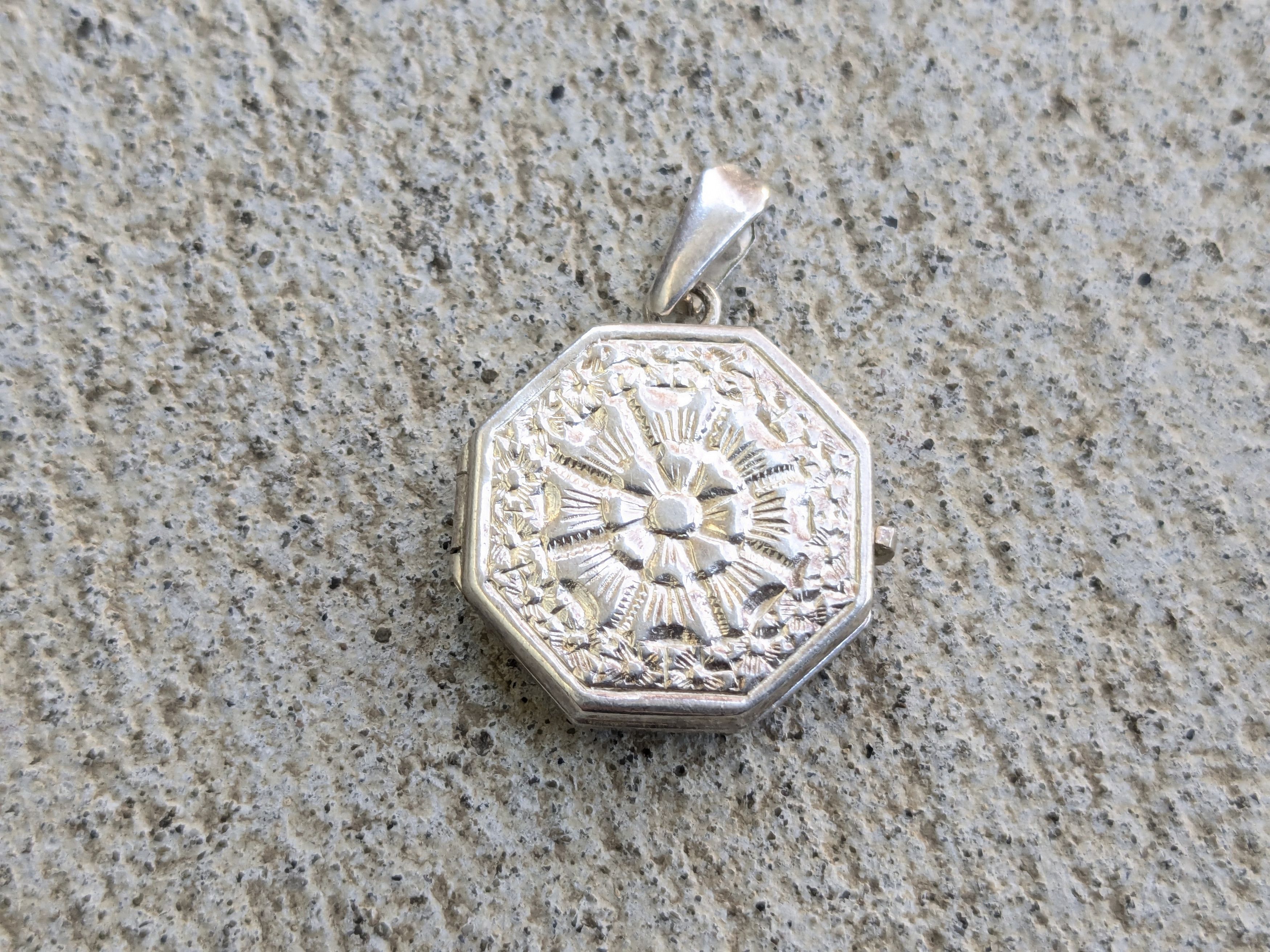 Jewelry Vintage Sterling Silver Pendant Locket Picture Octagon Size ONE SIZE - 5 Thumbnail