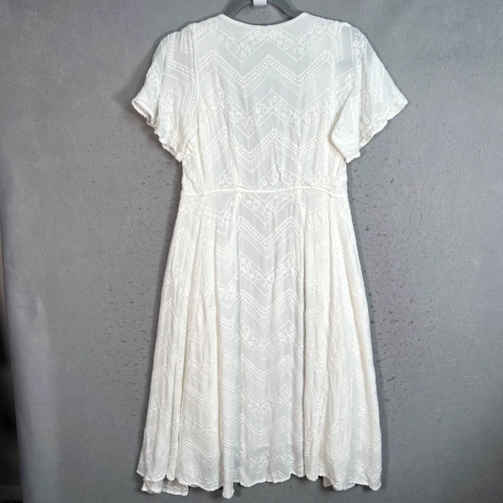 ASTR The Label VINTAGE Astr The Label Womens XS White Embroidered Tie Front Midi Dress Short Sleeves Size 26" / US 2 / IT 38 - 2 Thumbnail