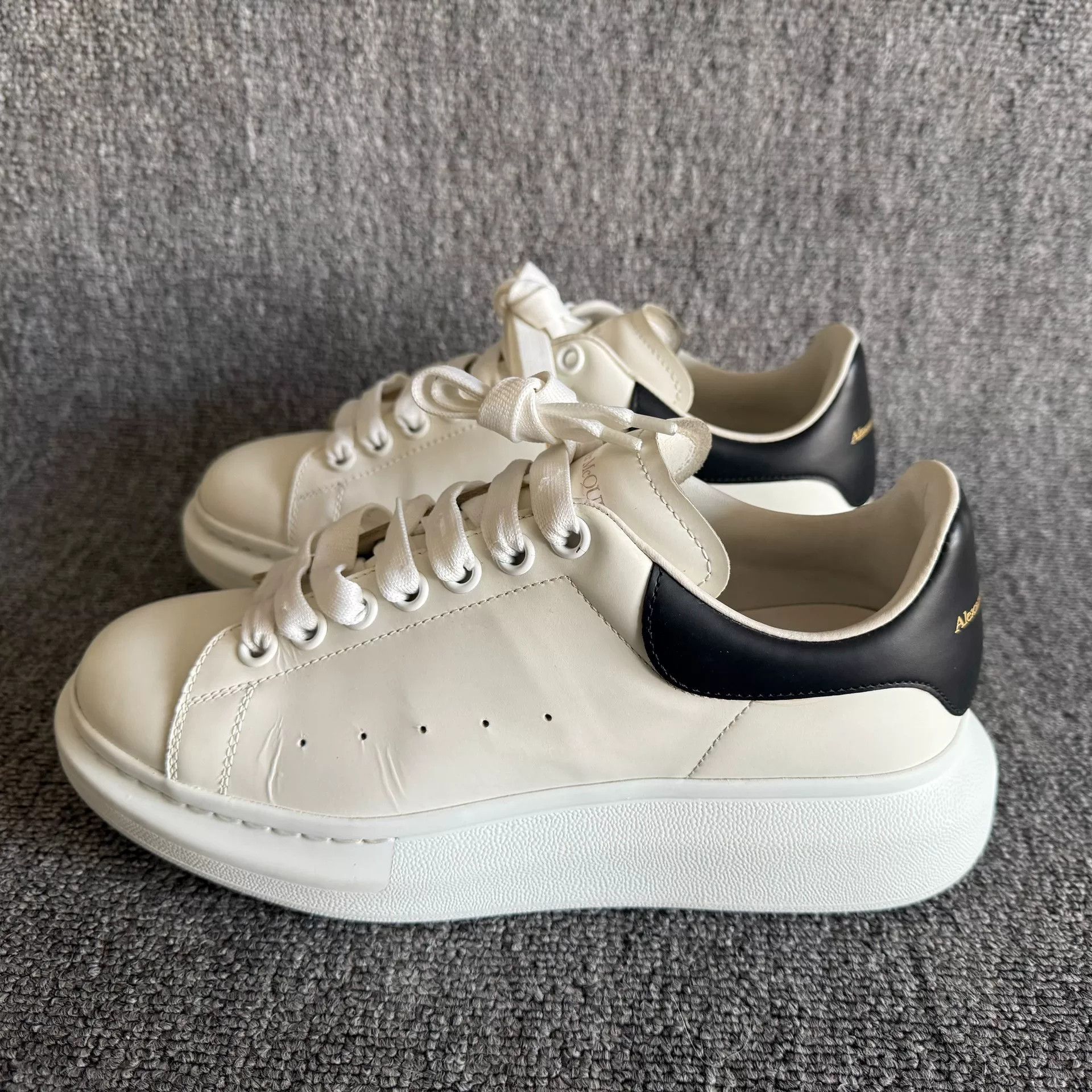 Alexander McQueen Alexander McQueen Black Tail Size 40 Size US 7 / EU 40 - 1 Thumbnail