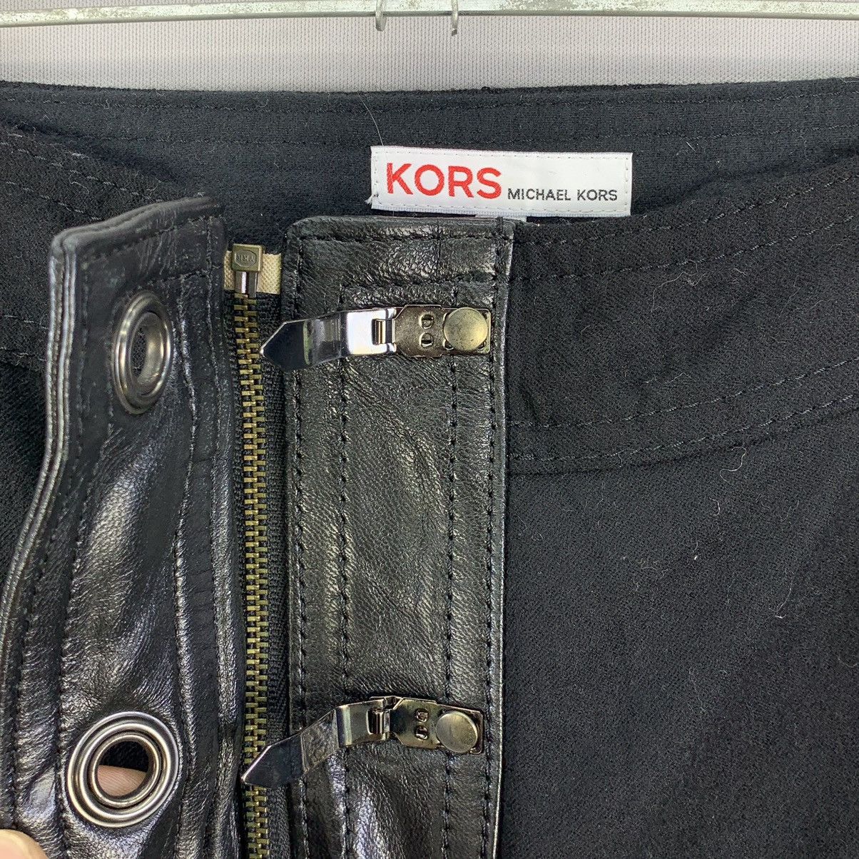 Michael Kors Michael Kors Vintage Black Midi Skirt Front Buckle Strap Size 28" / US 6 / IT 42 - 8 Thumbnail