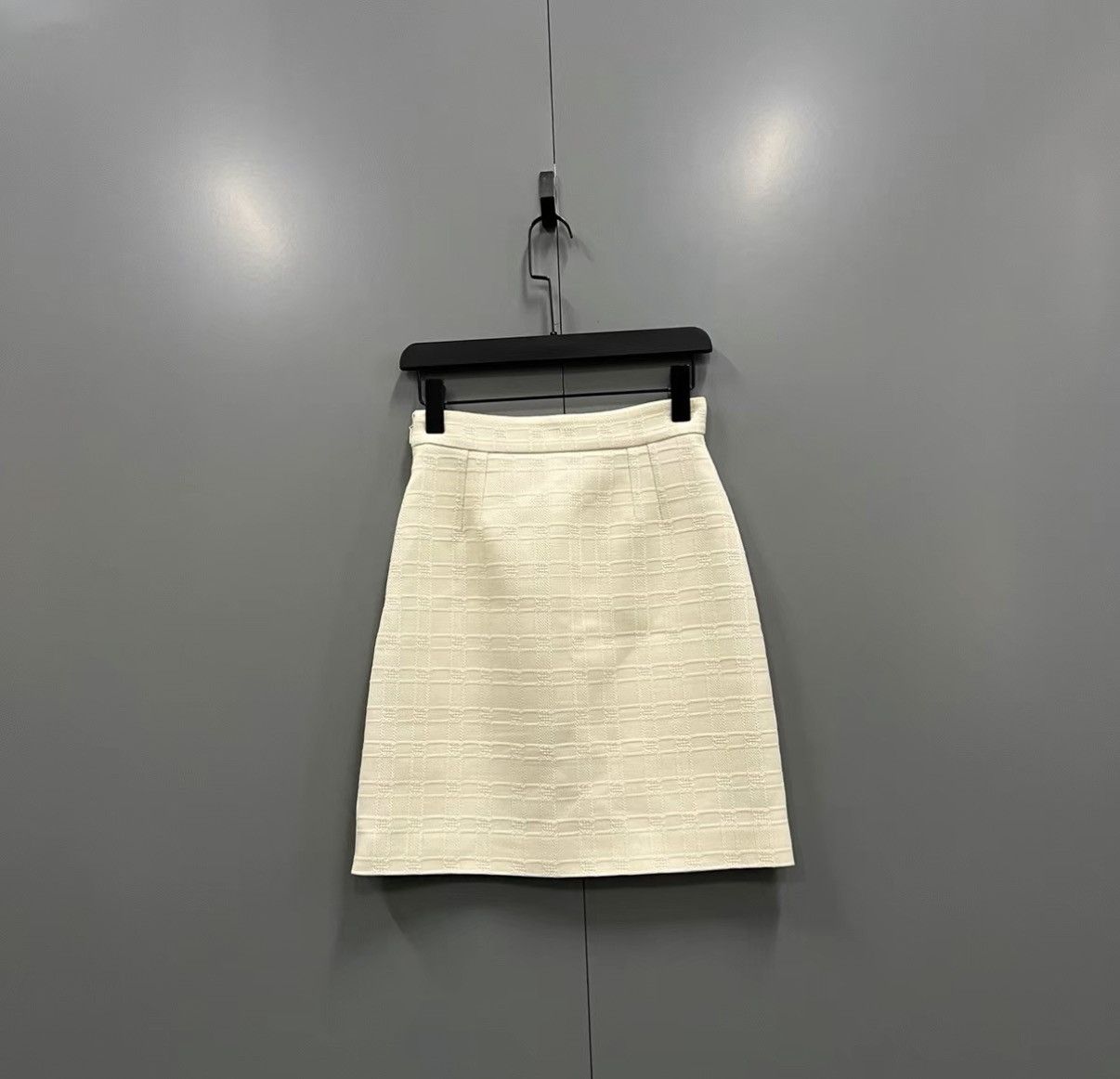 Gucci Gucci Off-white Tweed Mini Skirt J41 Size 25" / US 0 / IT 36 - 2 Thumbnail