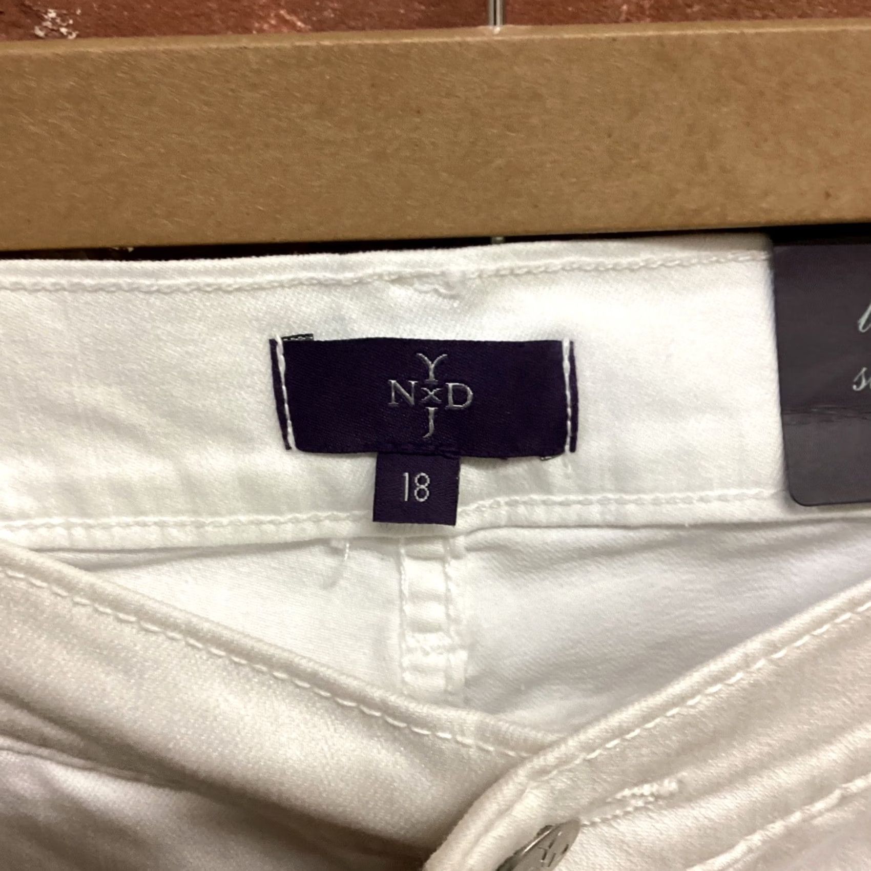 NYDJ NYDJ Jeans NYDJ Barbara White Ankle Jeans 18P Petite Womens 27in Inseam Slim 5-Pocket Denim Light Wash Cotton Lyocell Viscose elastane NWT Size 40" / US 18 - 3 Thumbnail