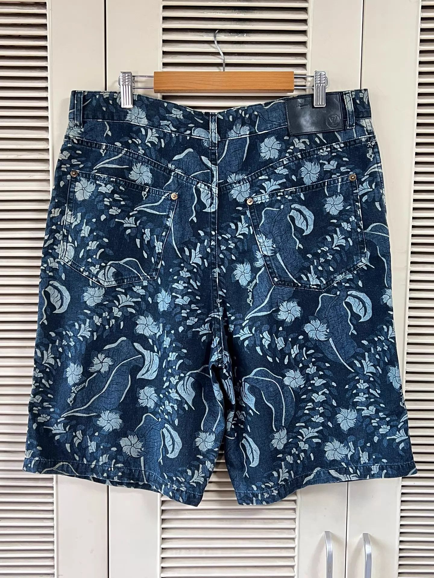 Louis Vuitton Louis Vuitton Classic Floral Denim Shorts 32, France Size US 32 / EU 48 - 2 Thumbnail