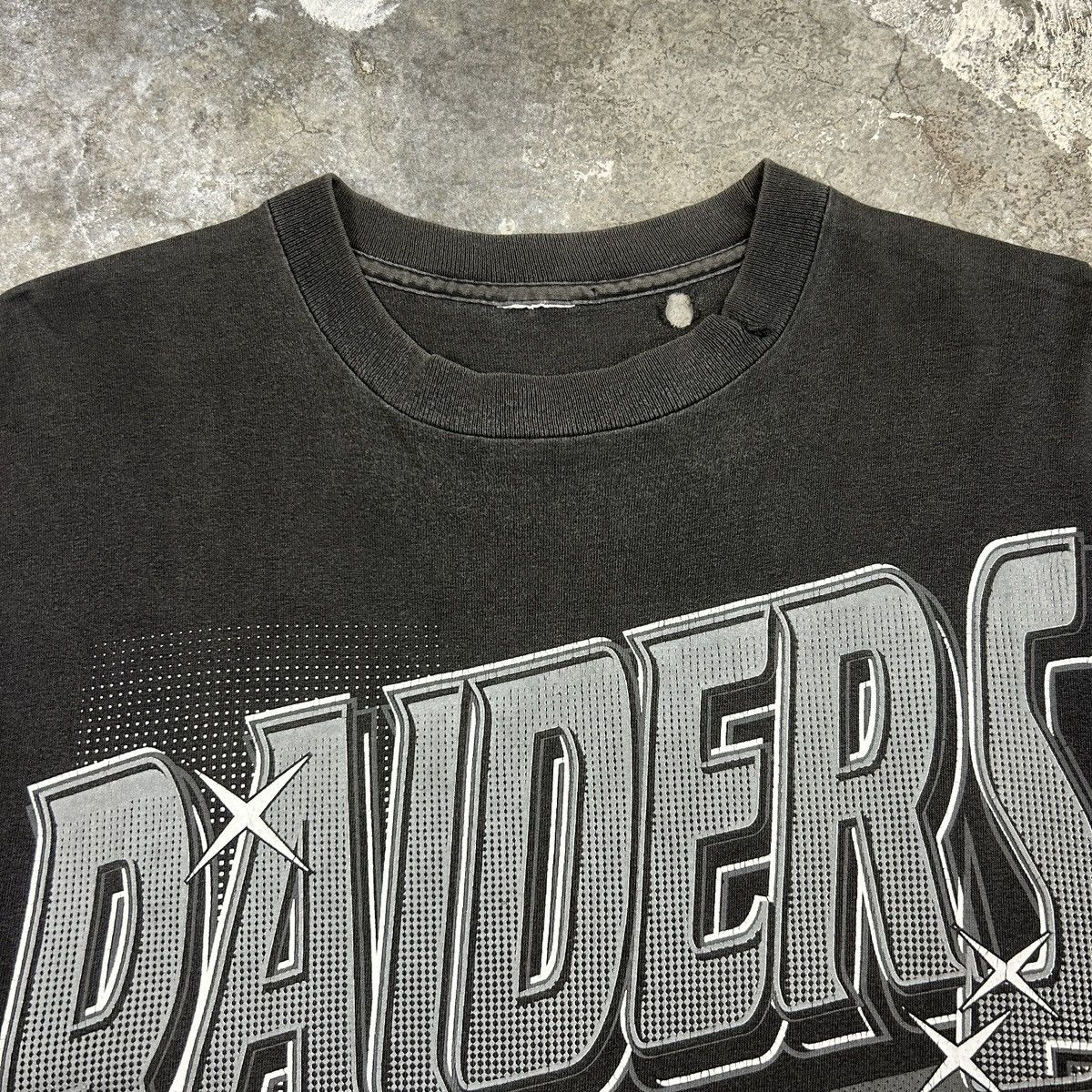 NFL × Vintage 1990s Raiders Thrashed T-Shirt Size US L / EU 52-54 / 3 - 5 Thumbnail