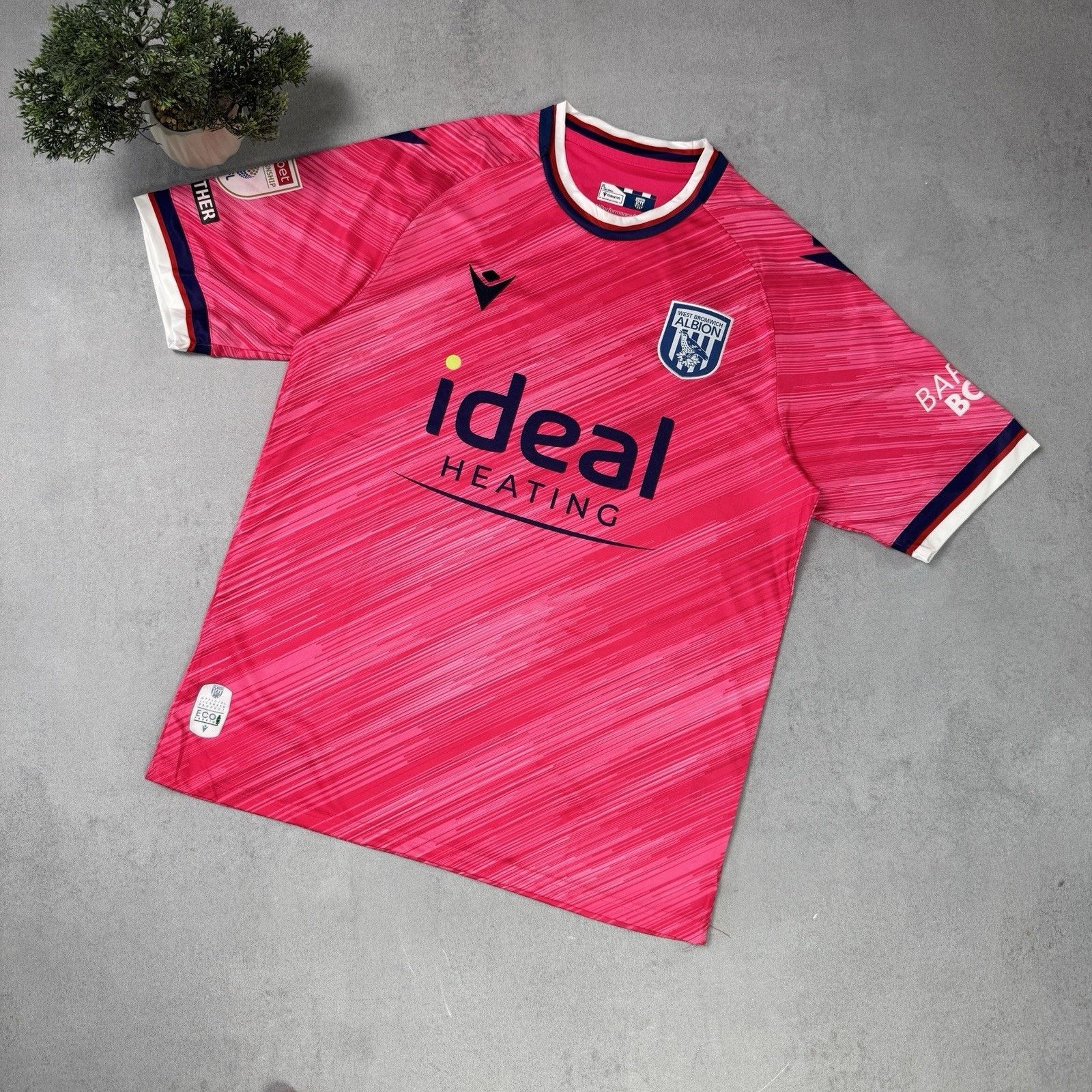 Macron West Bromwich Albion 2025-2026 Pink Soccer Jersey Size XL Size US XL / EU 56 / 4 - 1 Thumbnail