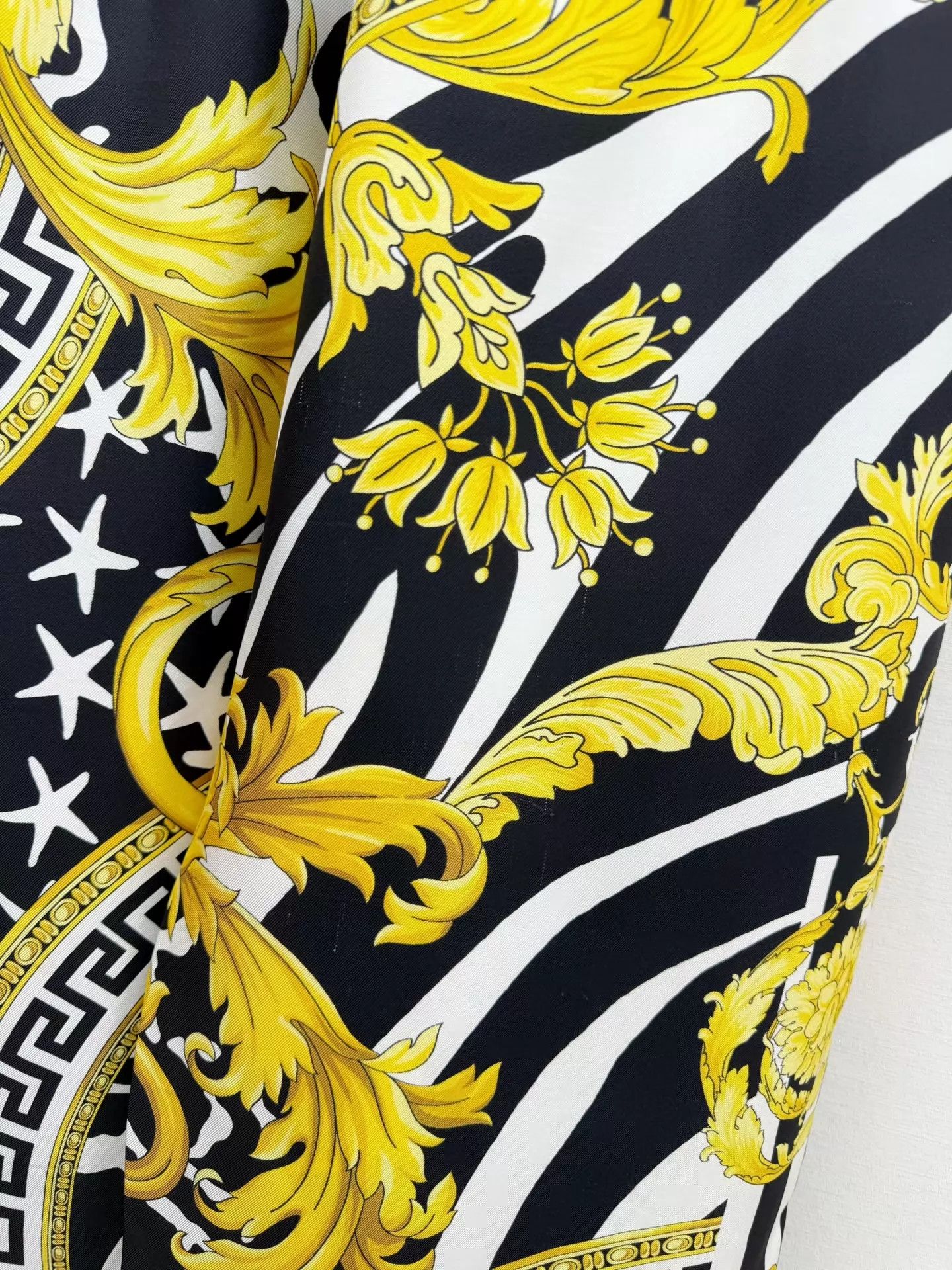 Versace Versace Baroque silk pants 38 women's minor snags Size 26" / US 2 / IT 38 - 3 Thumbnail