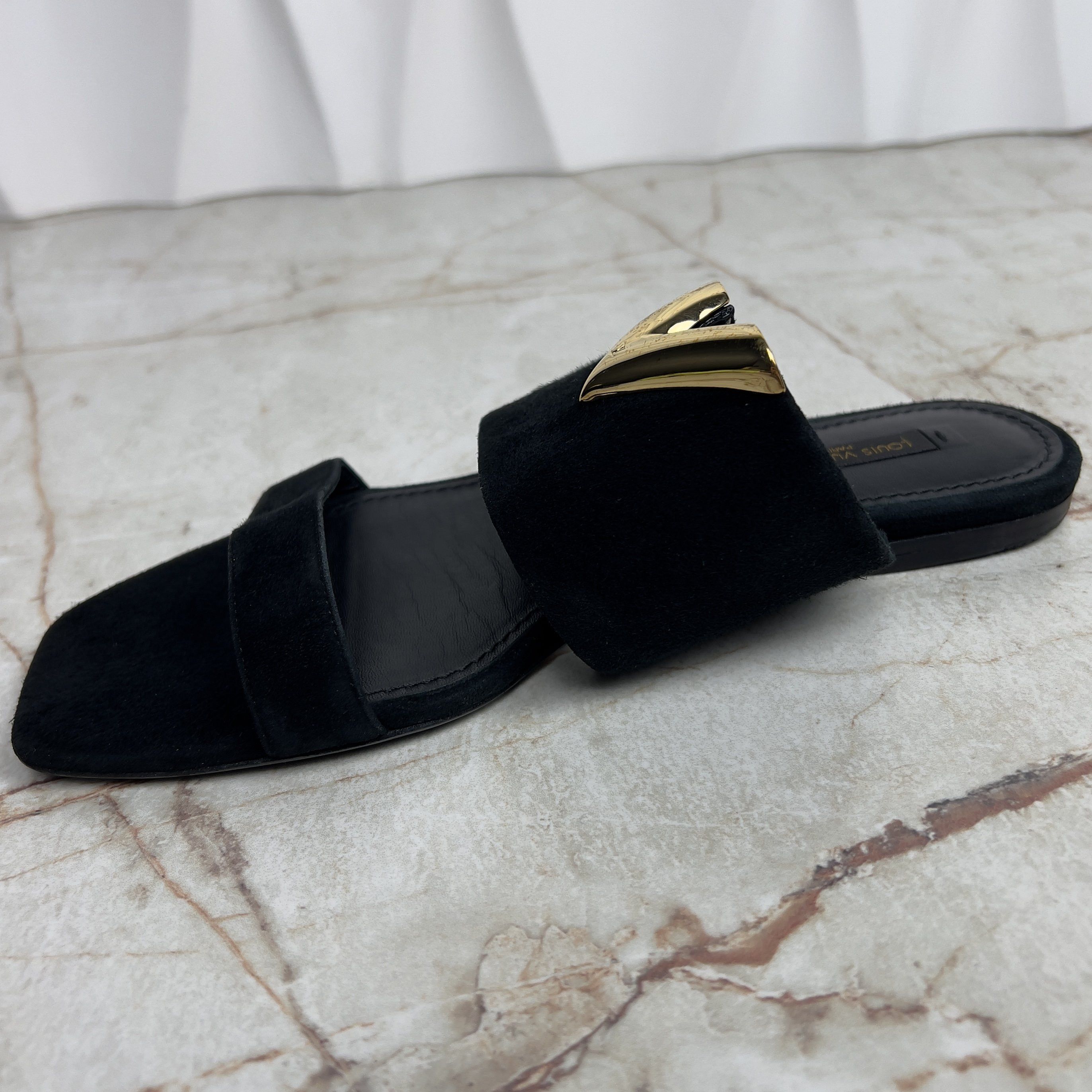 Louis Vuitton Horizon LV Sandal Flat Black Suede Size US 7.5 / IT 37.5 - 4 Thumbnail