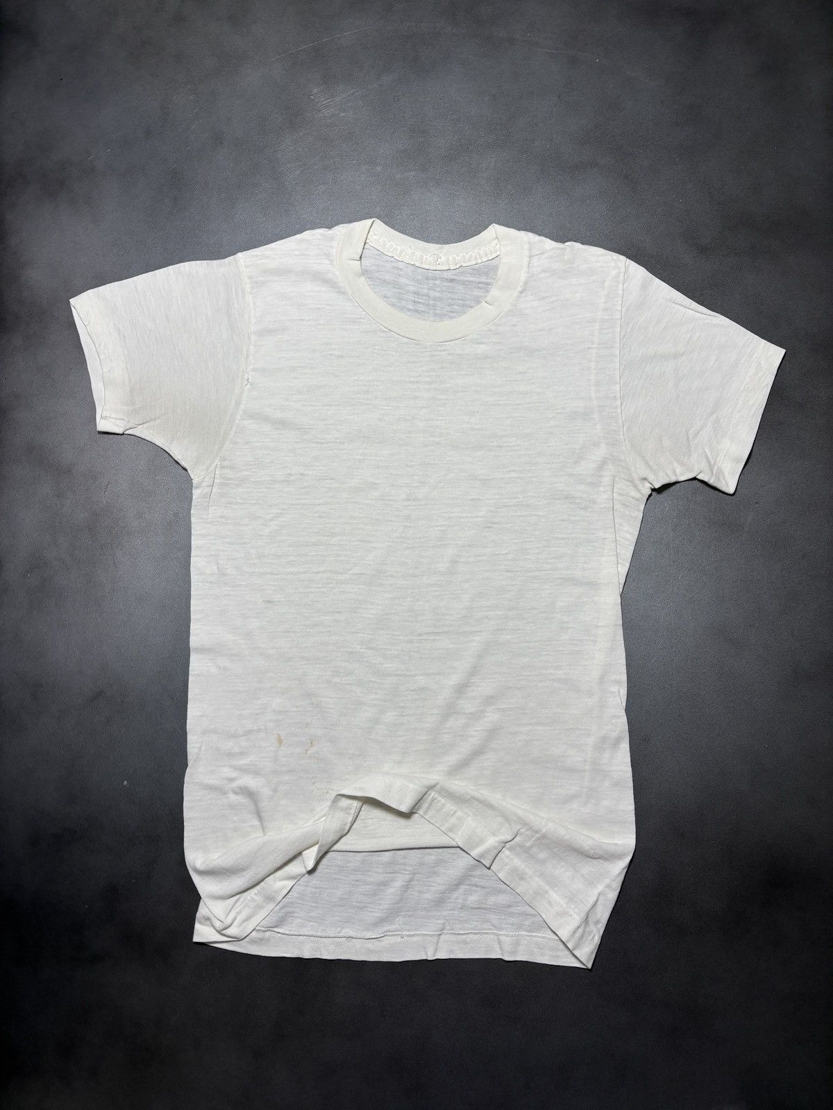Vintage 1980s Vintage Blank Tee White Sheer Faded Worn Thrashed Dist Size US S / EU 44-46 / 1 - 1 Thumbnail