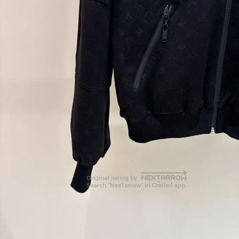 Louis Vuitton Louis Vuitton Full logo print jacket Size S / US 4 / IT 40 - 5 Thumbnail