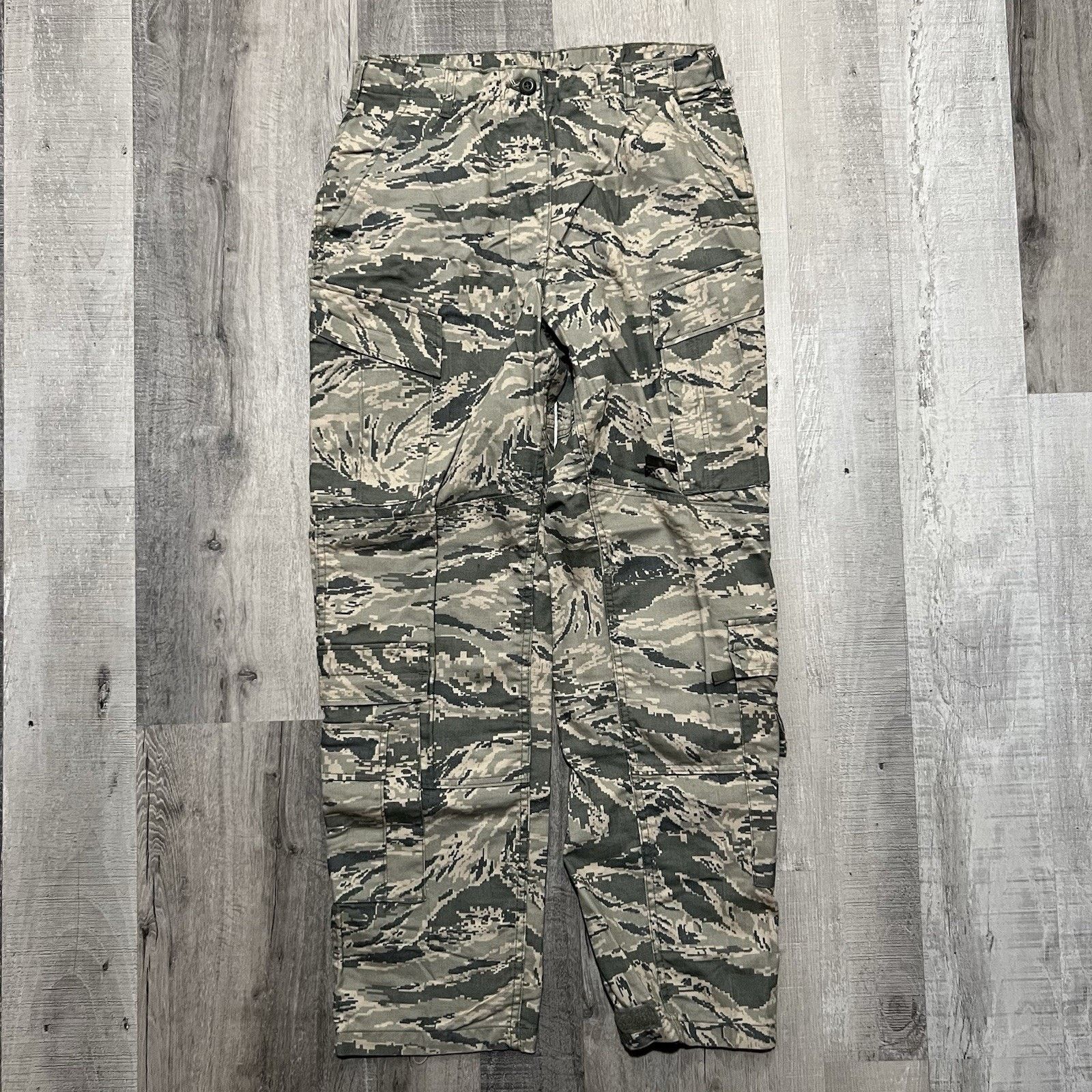 Vintage Womens Camouflage Airmans Battle Pants Y2K Cargo Camo Pants Size 32" / US 10 / IT 46 - 1 Thumbnail