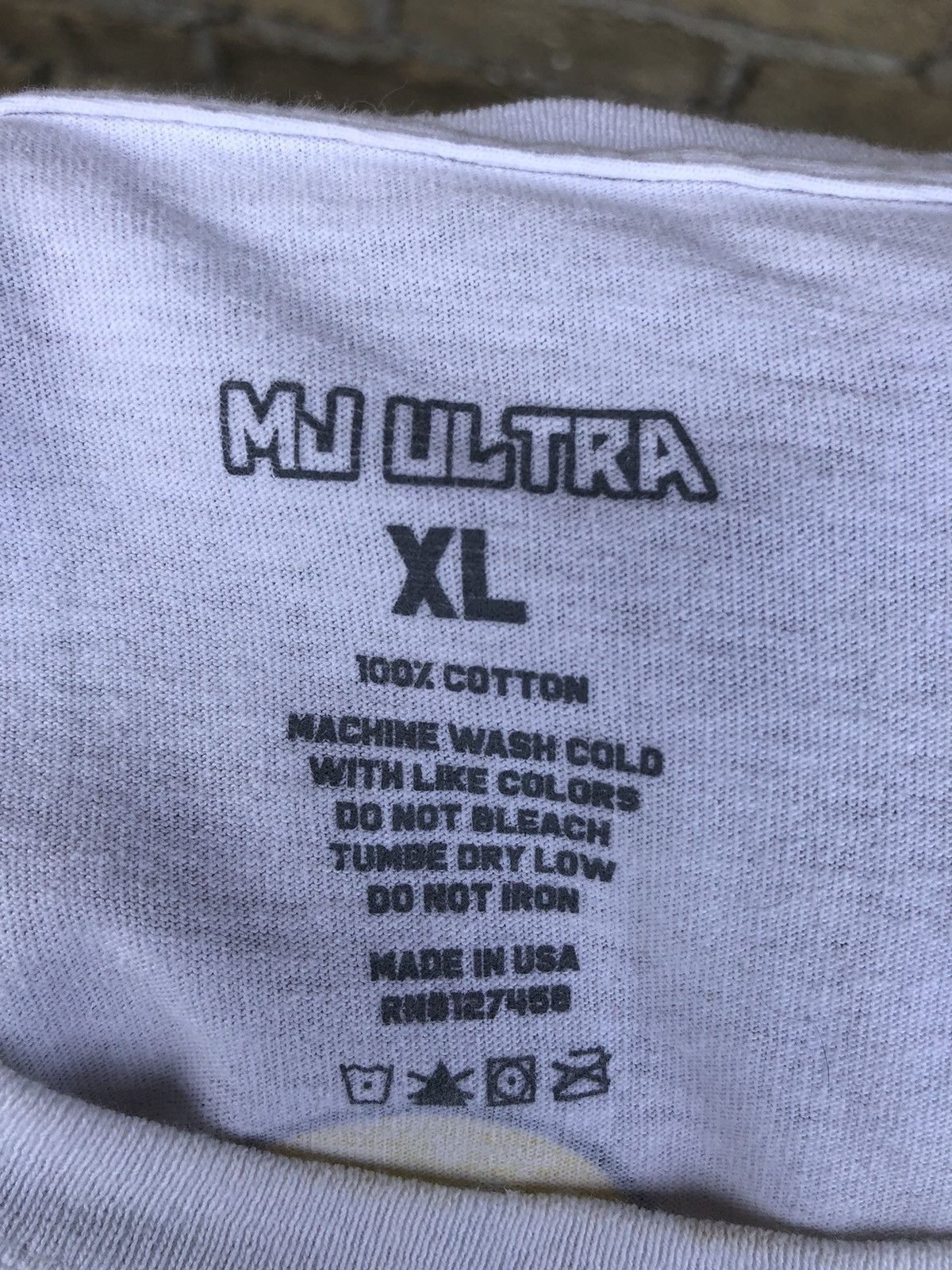 Japanese Brand 🔥RARE🔥MJ ULTRA Graffiti Cannabis Smile Tshirts Size US XL / EU 56 / 4 - 15 Thumbnail