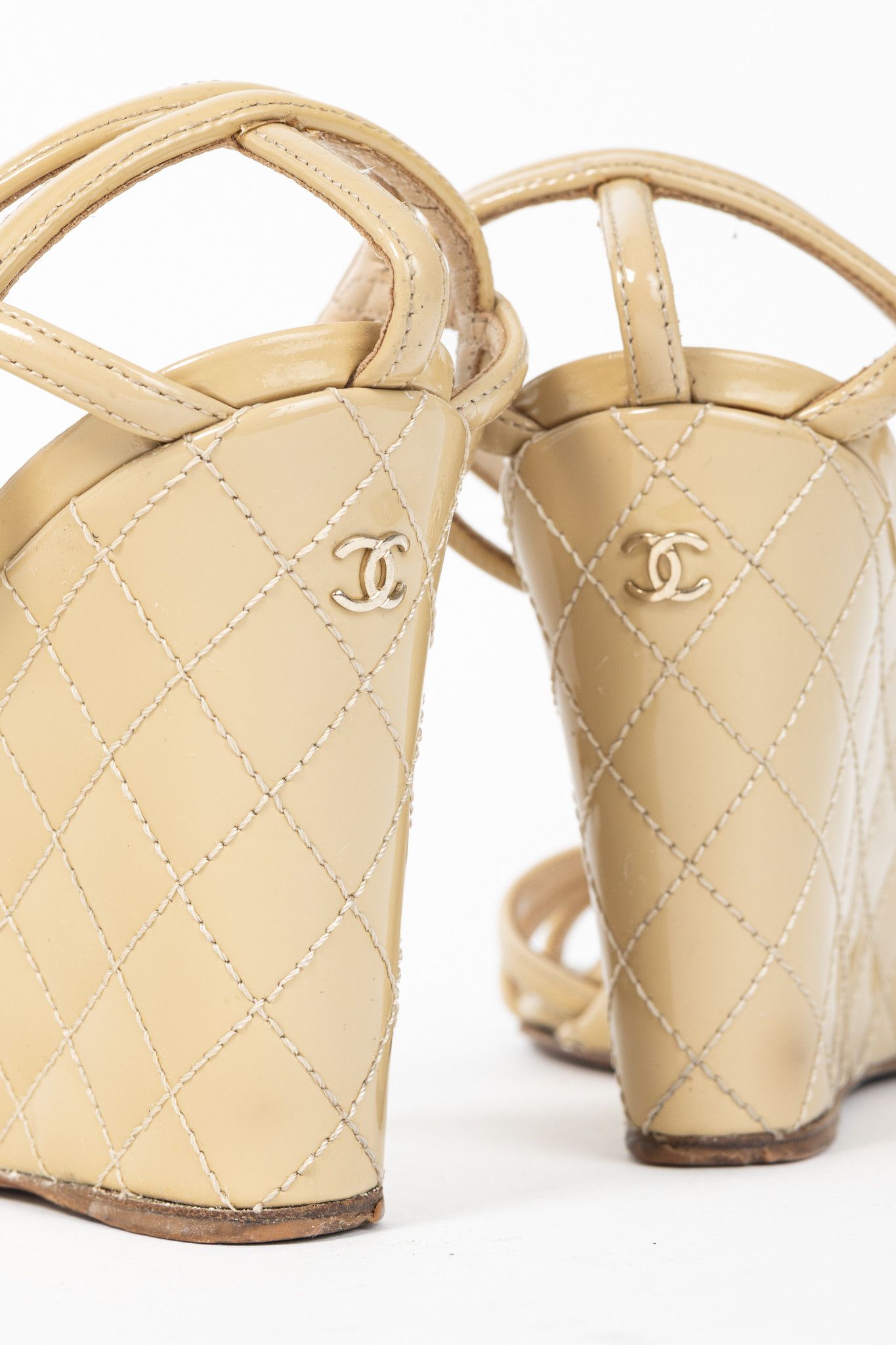 Chanel Chanel Beige Patent Leather Quilted-Wedge Sandals Size US 4.5 / IT 34.5 - 9 Thumbnail