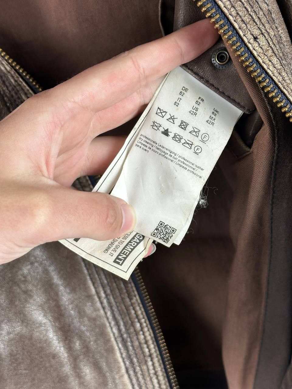 Hugo Boss Vintage Hugo Boss Faded Leather Brown Jacket Size US L / EU 52-54 / 3 - 16 Thumbnail