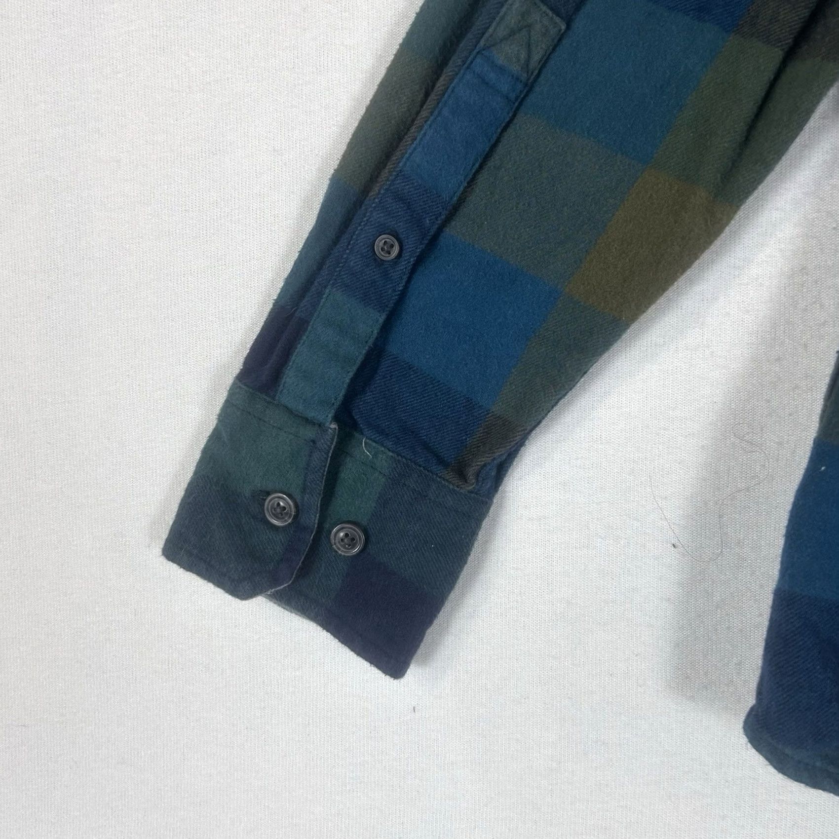 Eddie Bauer Eddie Bauer Button-Up Long Sleeve Shirt Mens Small Green Blue Plaid L/S Casual Travel Front Pocket Multicolor Cotton Flannel Relaxed Fit Men Size US S / EU 44-46 / 1 - 7 Thumbnail