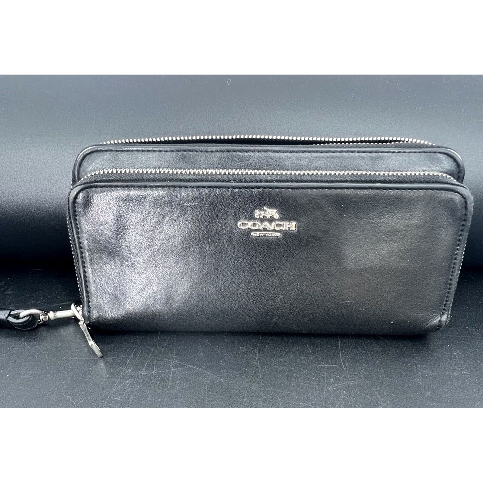 Coach VINTAGE Coach Wallet Black Leather Zip-Around One Size Women Girls Mens Reattached Zipper Pull Size ONE SIZE - 2 Thumbnail