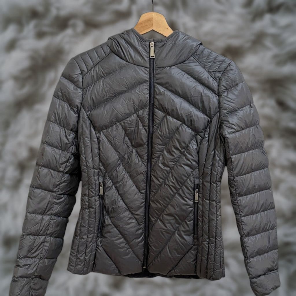 BCBGeneration BCBGGeneration Puffer Jacket Womens Small Gray Down Packable Hooded Quilted Zip Short Insulated Fall Winter Casual Travel Womens Size S / US 4 / IT 40 - 1 Thumbnail