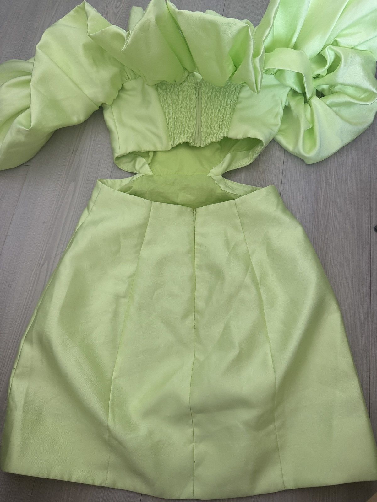 ALEMAIS Alemais Suzi Off Shoulder Mini Dress Size 2 in Chartreuse Size XS / US 0-2 / IT 36-38 - 7 Thumbnail