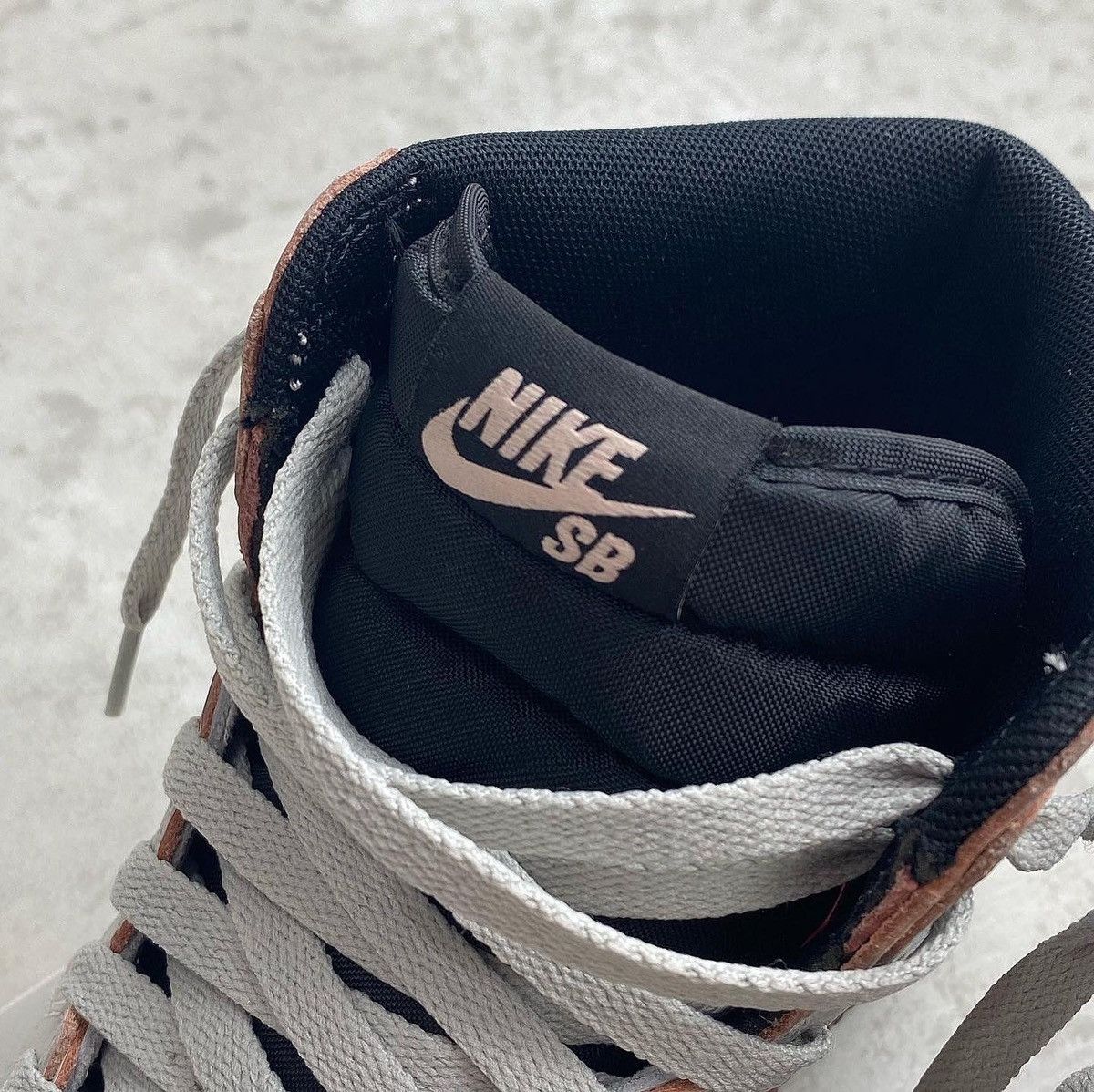 Jordan Brand × Nike Nike SB x Jordan 1 Retro High OG Defiant NYC To PARIS Size US 10.5 / EU 43-44 - 6 Thumbnail