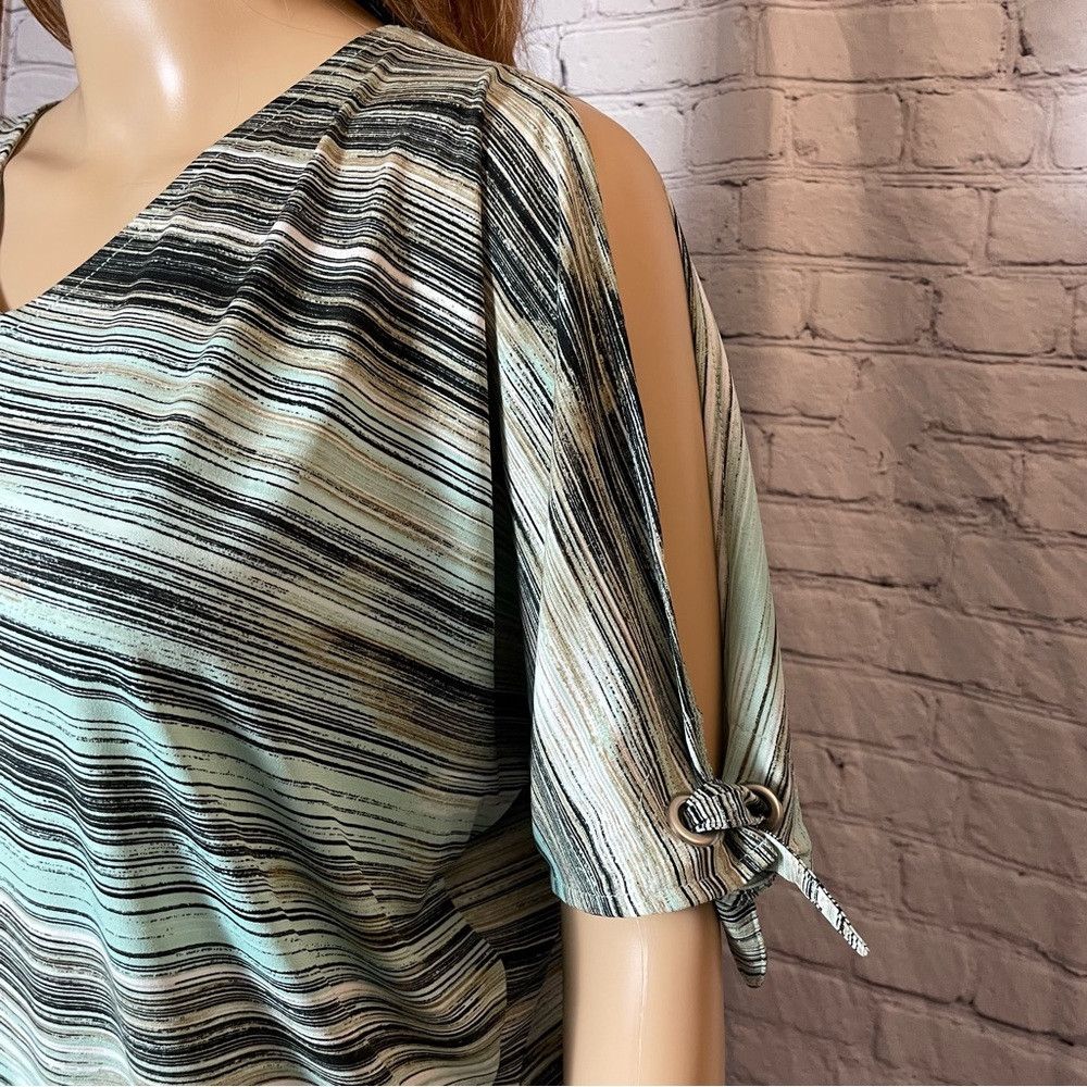 Chicos New Chico's Cold Shoulder Short Sleeve Top Size 0 US S Size S / US 4 / IT 40 - 8 Thumbnail