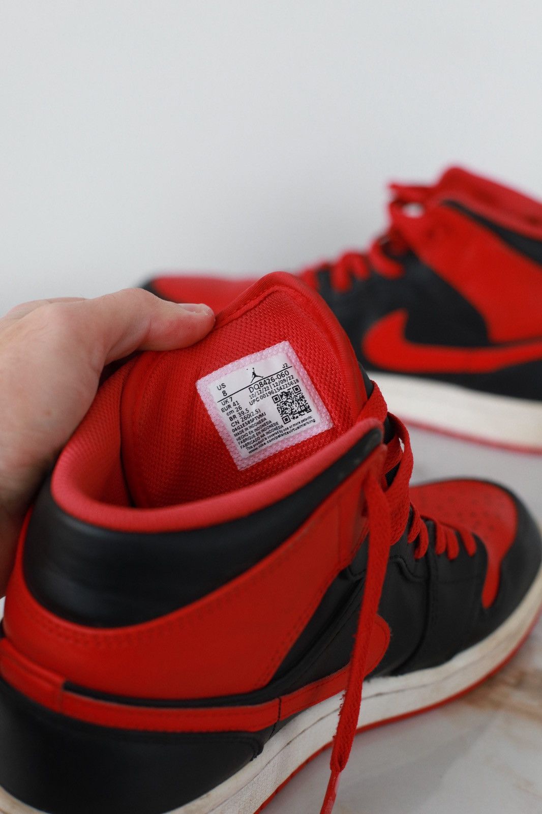 Nike Кросівки Nike Air Jordan 1 Retro High Розмір Black & red Size US 8 / EU 41 - 4 Thumbnail