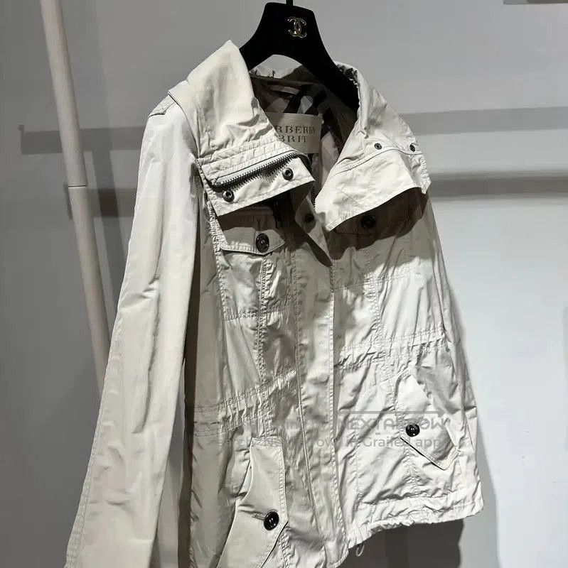 Burberry Burberry Light Beige Women's Trench Coat. Size S / US 4 / IT 40 - 3 Thumbnail