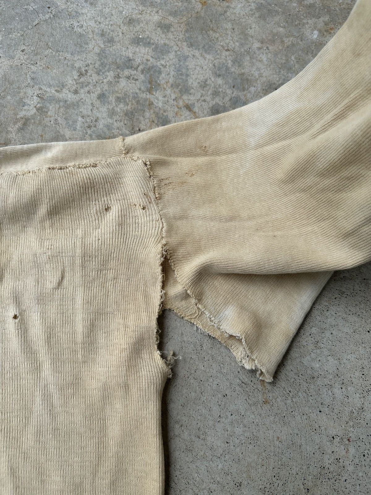 Vintage 50s-60s Sunfade trashed zombie distressed henley cream tee Size US L / EU 52-54 / 3 - 6 Thumbnail