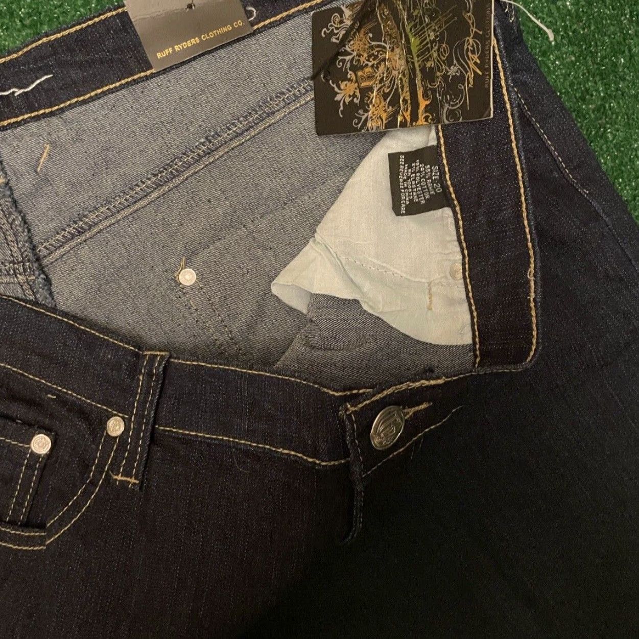 Vintage VINTAGE Ruff Ryders DMX Baggy Hip Hop Grunge Jeans Capris Womens Size 20 NWT Blue Capri Jeans Capris Hip Hop Grunge Y2K Pockets Womens Raff Ryders? Size 42" / US 20 - 4 Thumbnail
