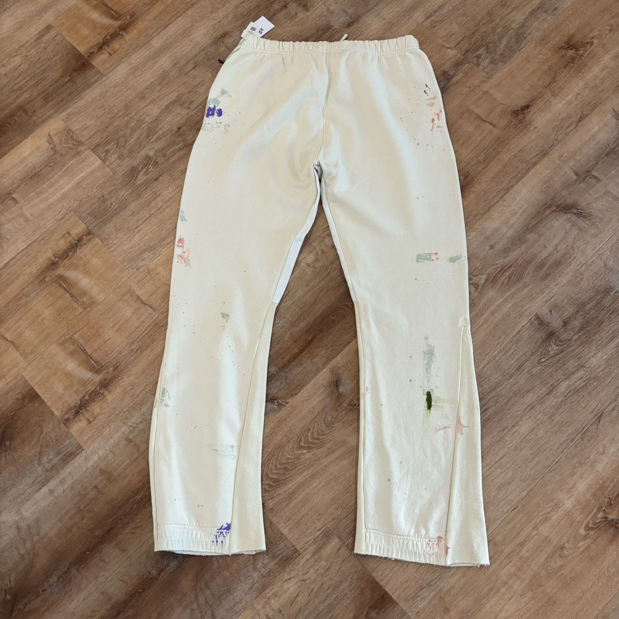 Gallery Dept. Gallery Dept Cream Paint Splattered Flare Sweats Size XL Size US 36 / EU 52 - 2 Thumbnail