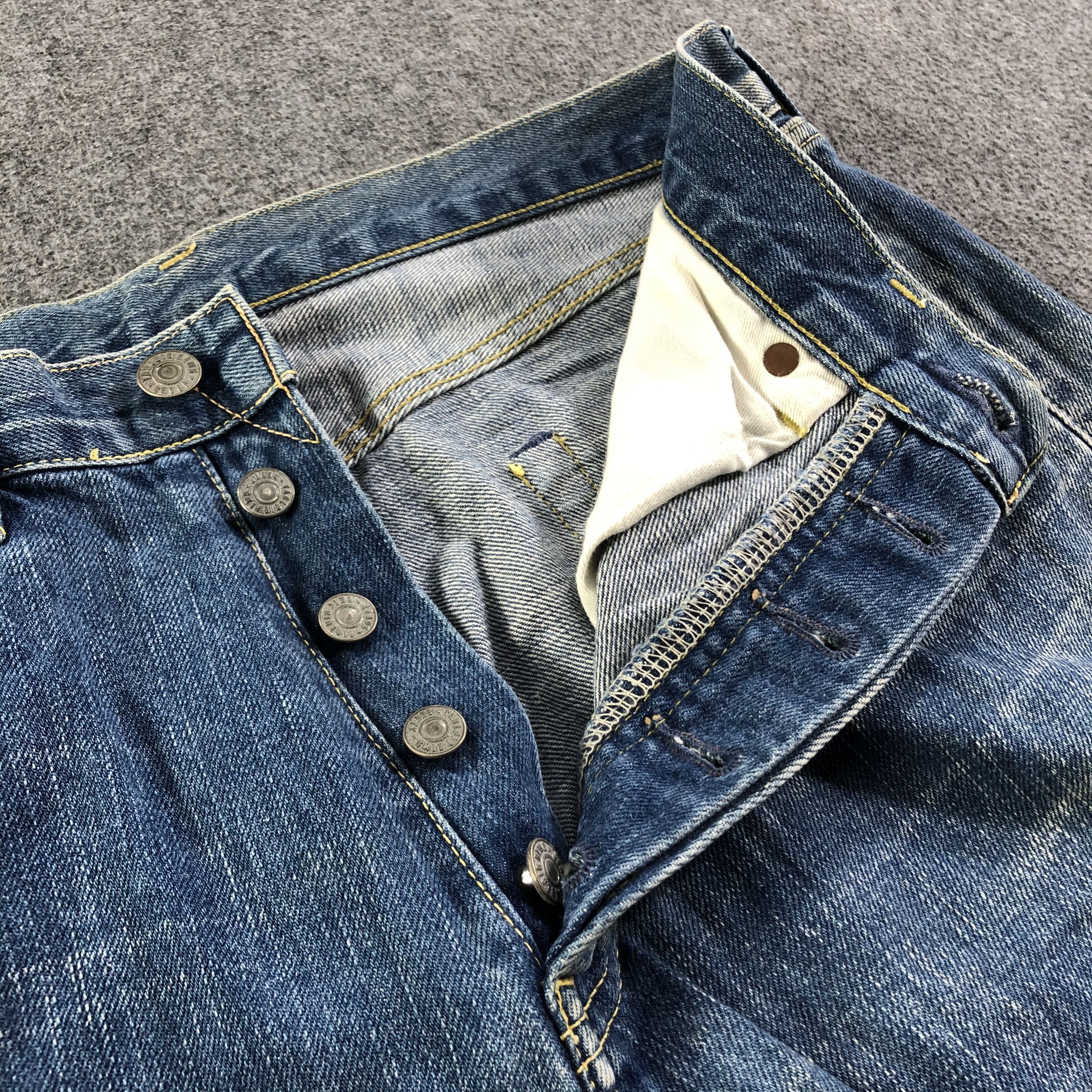 Japanese Brand Tabloid News Jeans Medium Wash Denim -J2772 Size US 31 - 7 Thumbnail