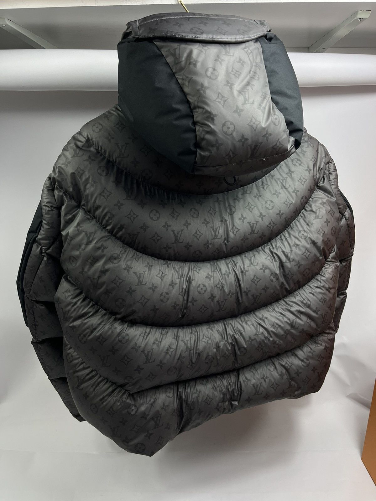Louis Vuitton 2054 Heat & water sensitive technical puffer ski jacket Size US XXL / EU 58 / 5 - 2 Thumbnail