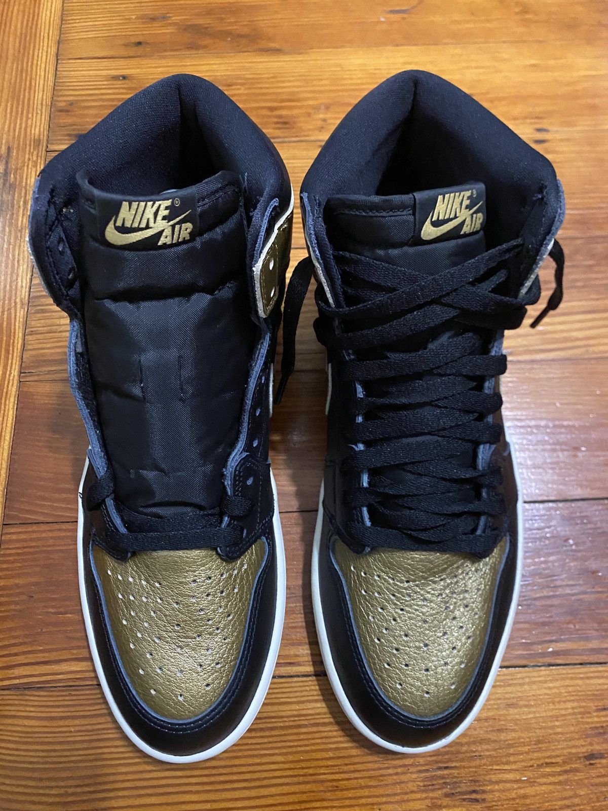 Jordan Brand Air Jordan One High OG Black/Gold Size US 9 / EU 42 - 4 Thumbnail