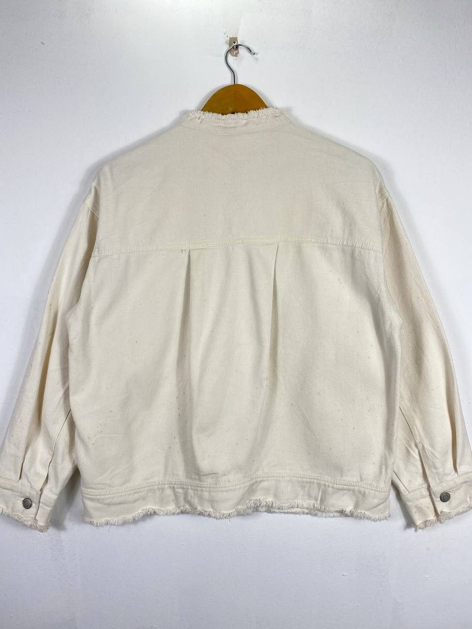 Japanese Brand japanese brand white denim jacket nice design Size US M / EU 48-50 / 2 - 9 Thumbnail