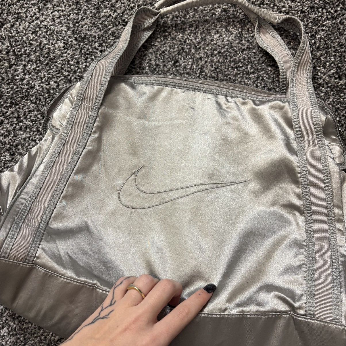 Nike Silver Nike Bag Mega Beauty Size ONE SIZE - 4 Thumbnail