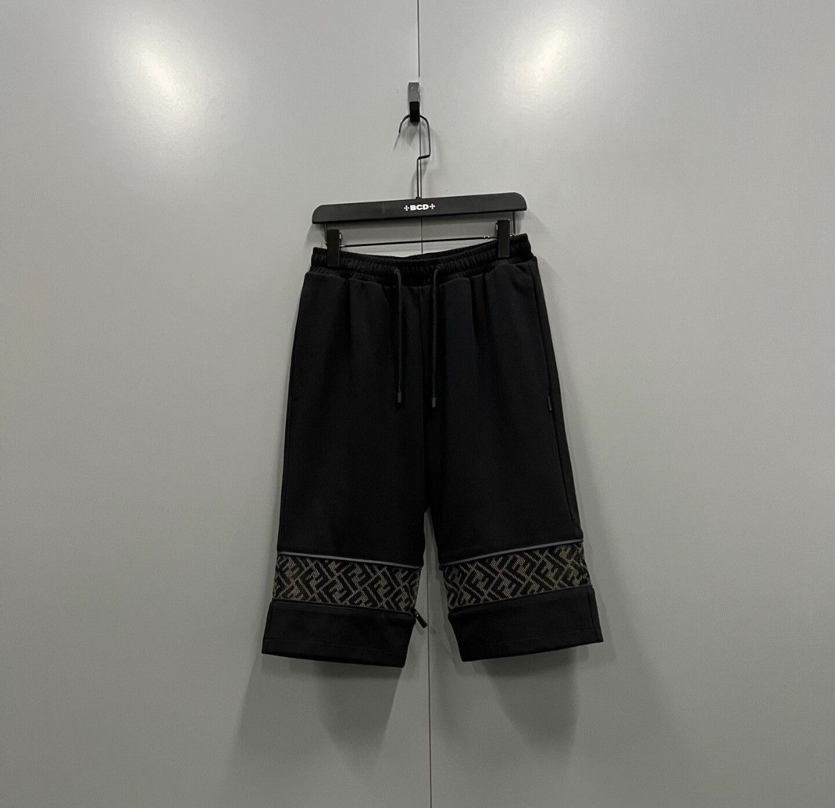 Fendi Fendi Black Logo Shorts J41 Size US 28 / EU 44 - 1 Thumbnail