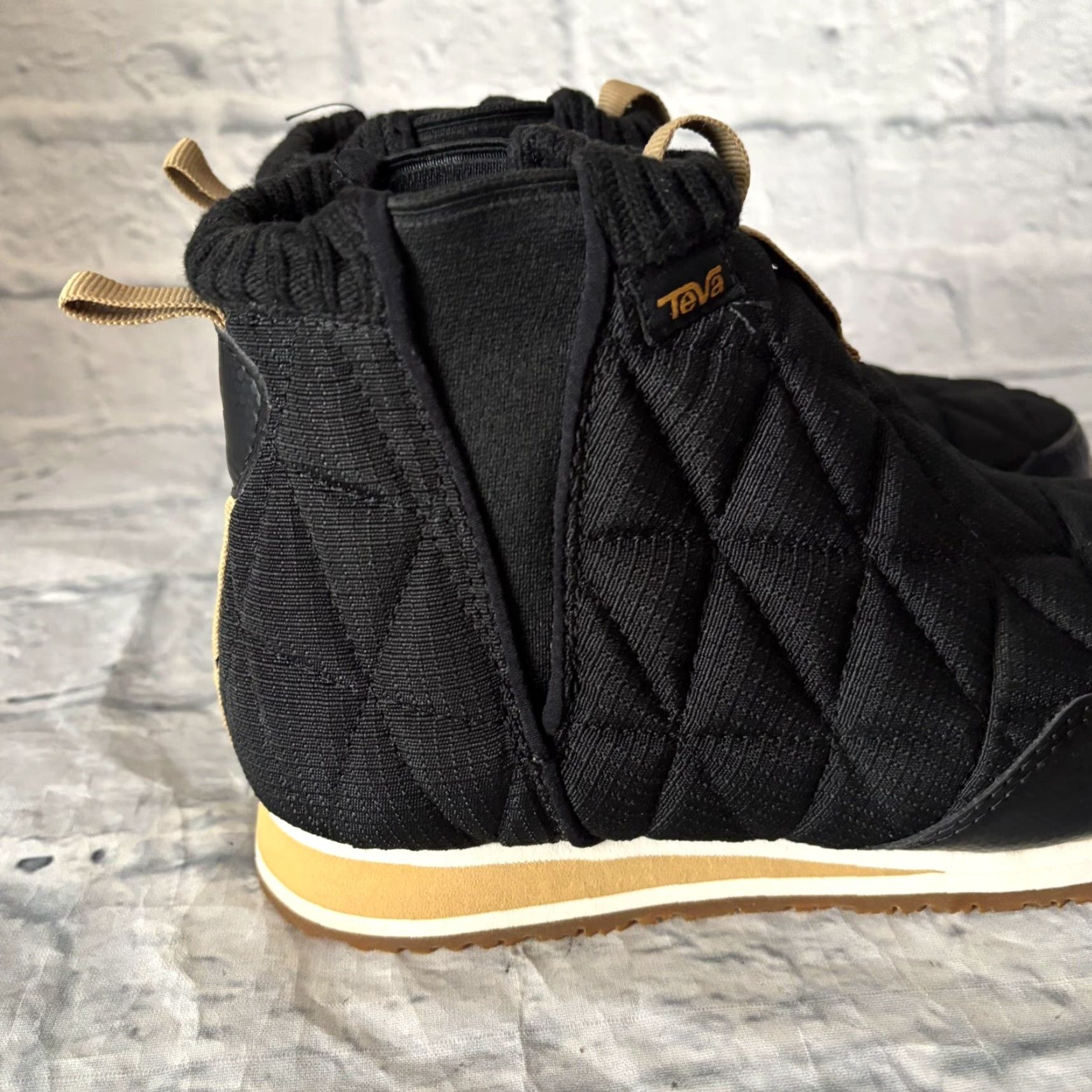 Teva Teva ReEmber Mid Slip On Black Casual Travel Quilted Booties Women’s Sz 6 Boots Size US 6 / IT 36 - 4 Thumbnail